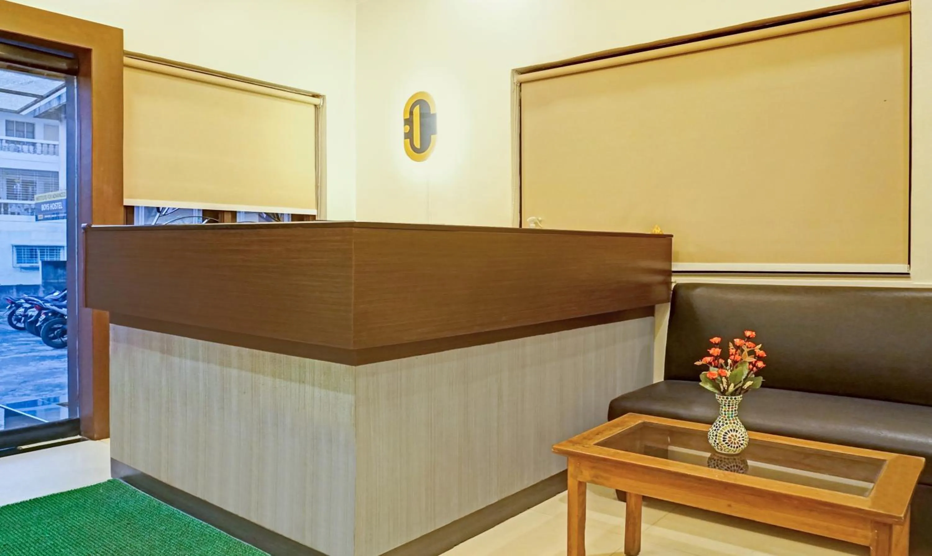 Lobby or reception in Itsy Hotels Crown Inn