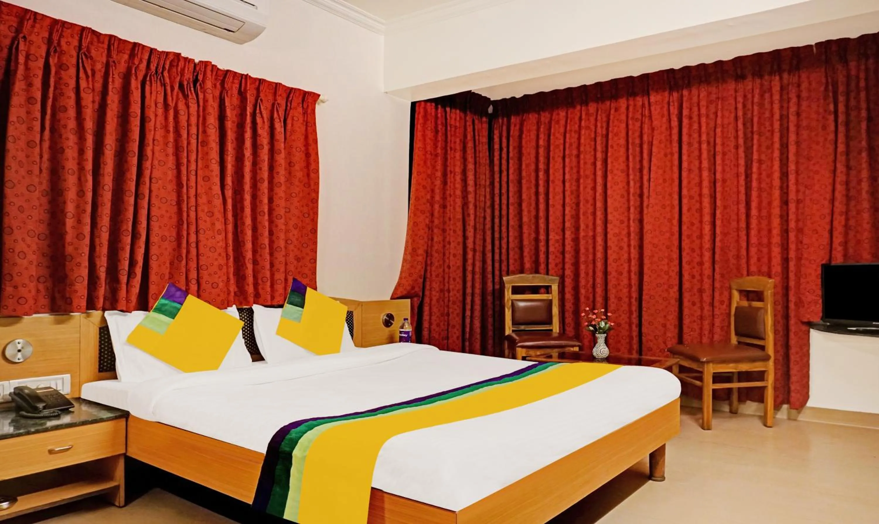 Bedroom, Bed in Itsy Hotels Crown Inn