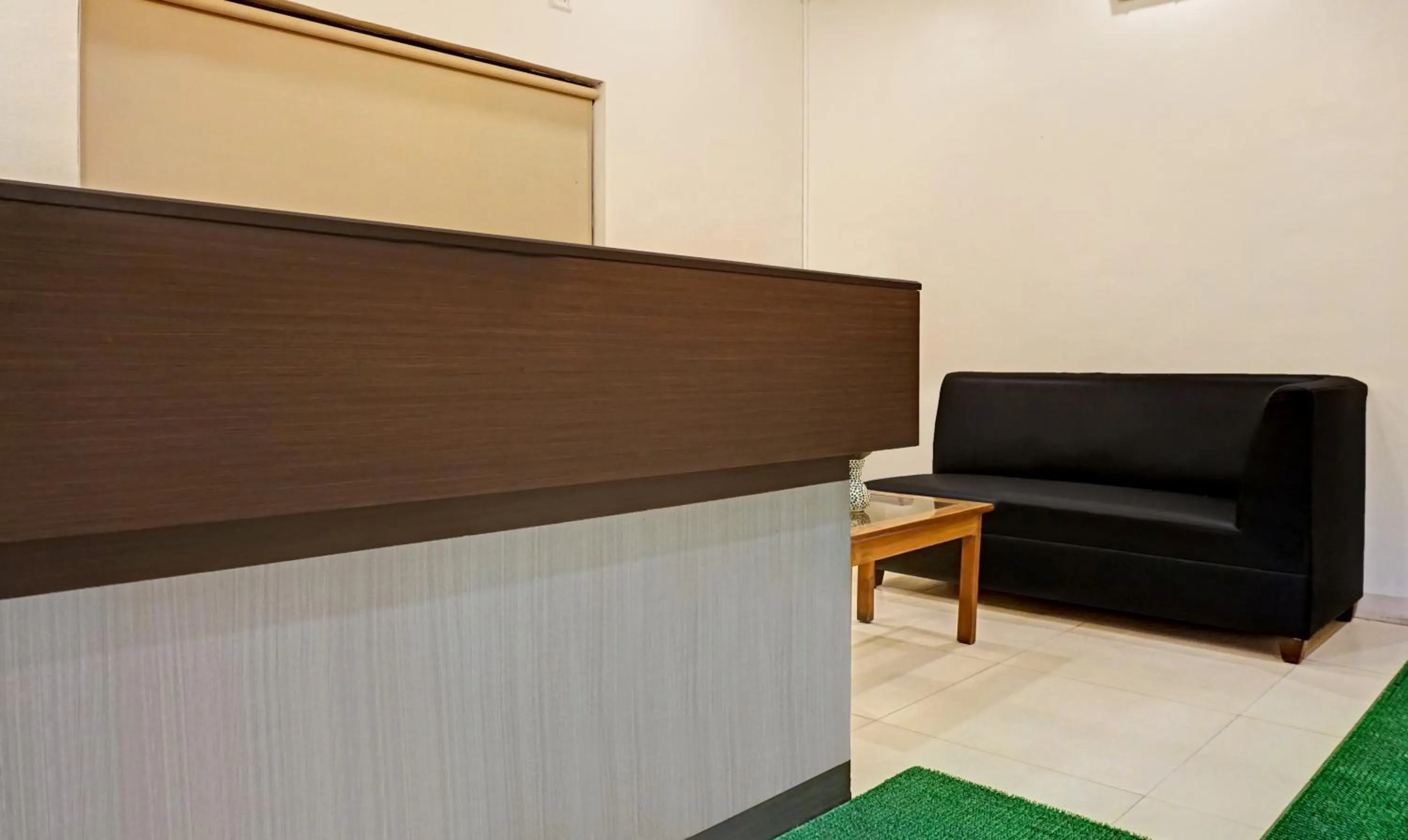 Lobby or reception in Itsy Hotels Crown Inn