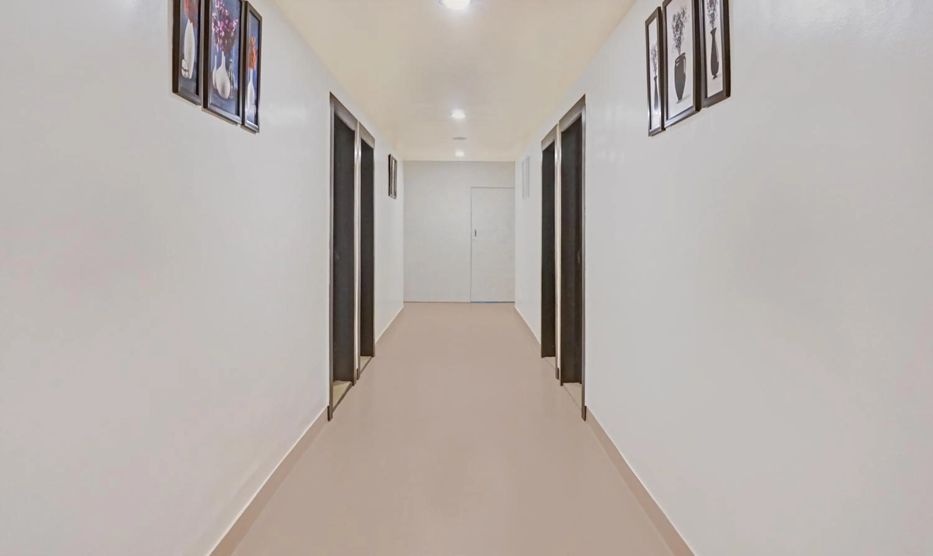 Lobby or reception in Itsy Hotels Crown Inn