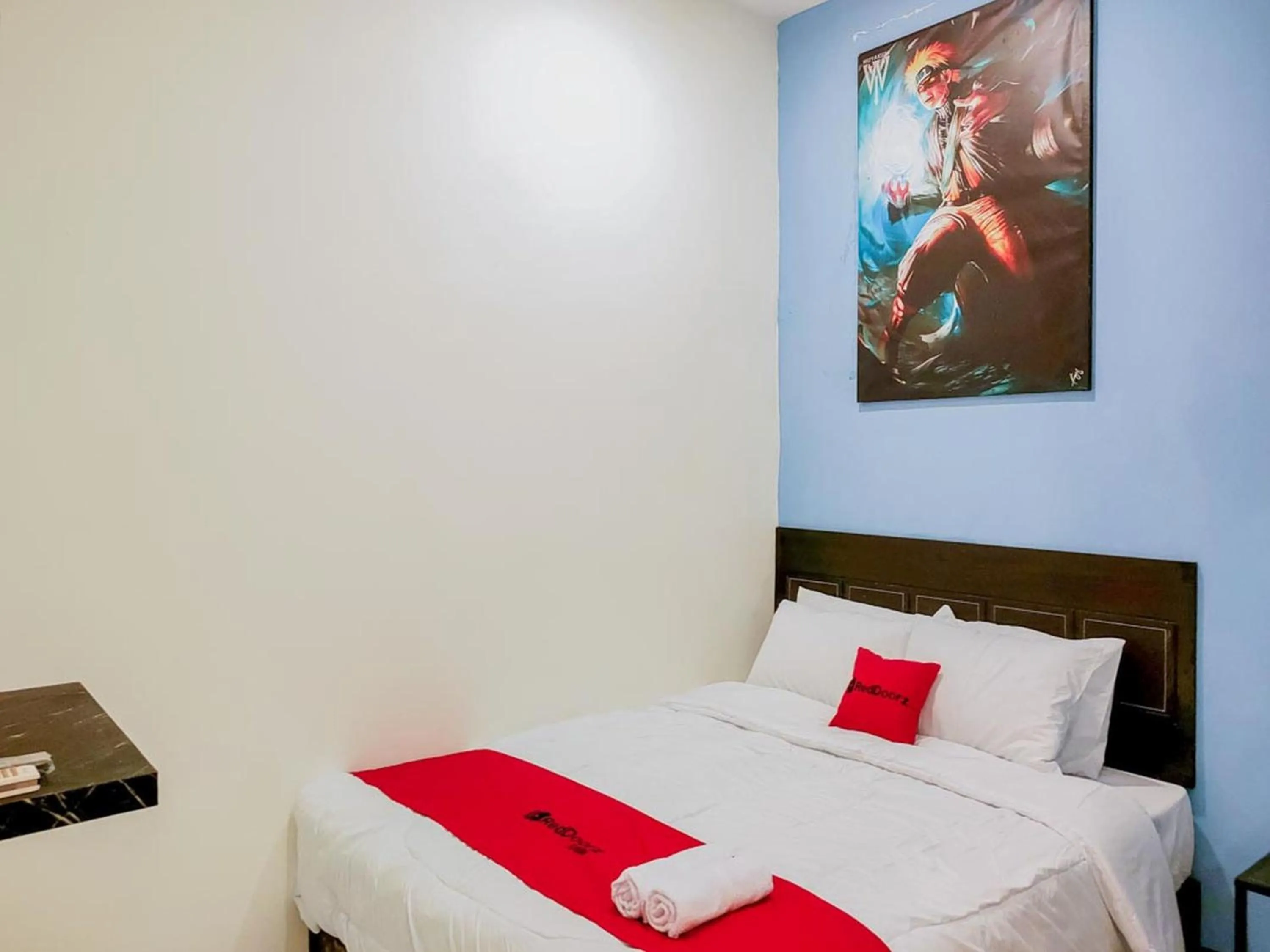 Bedroom, Bed in RedDoorz near Mayapada Hospital Surabaya