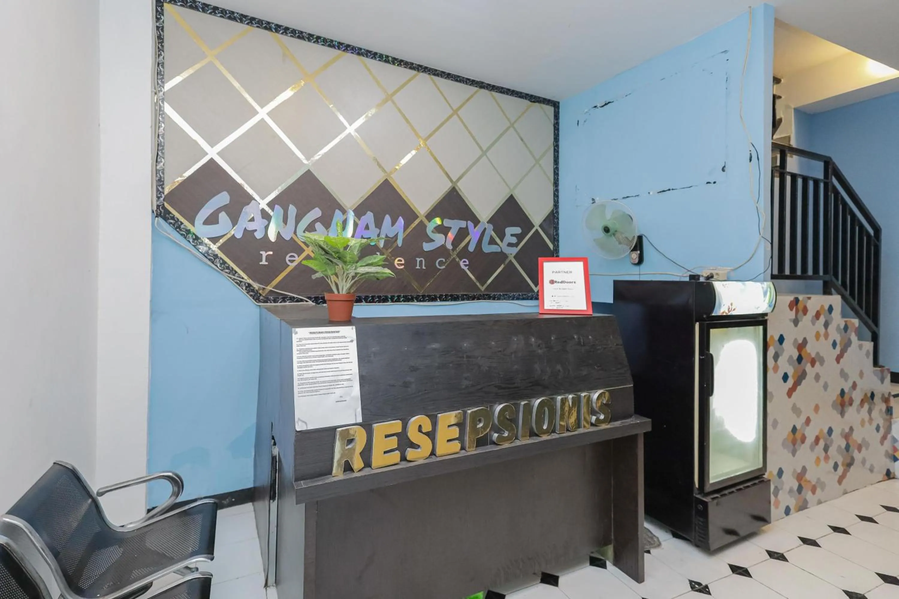 Lobby or reception in RedDoorz near Mayapada Hospital Surabaya