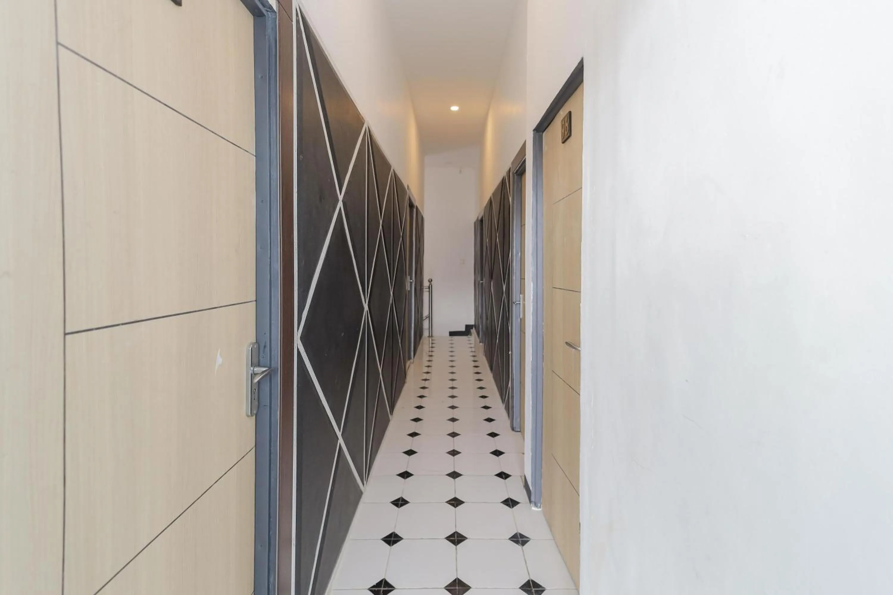 Floor plan in RedDoorz near Mayapada Hospital Surabaya