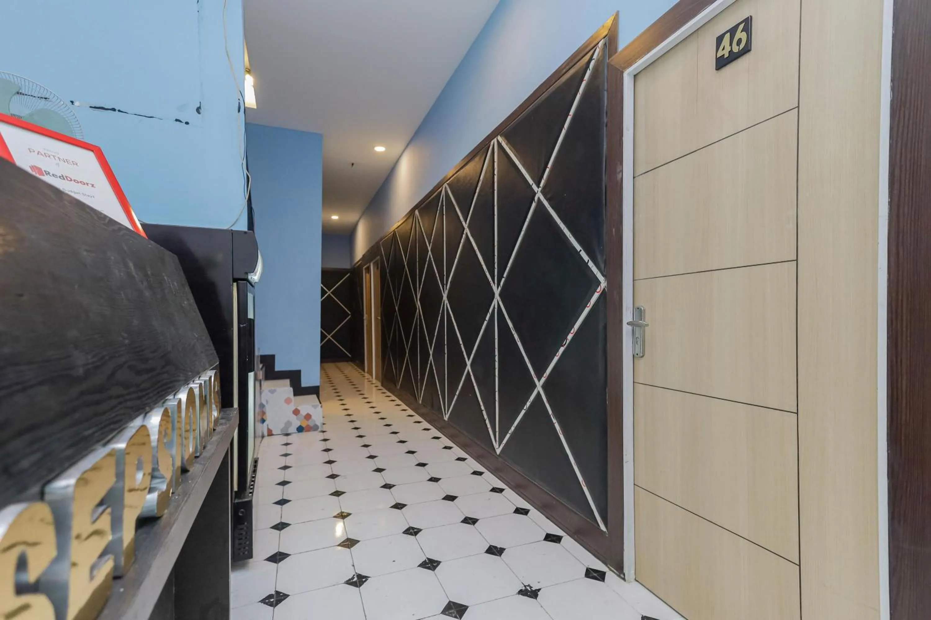 Lobby or reception in RedDoorz near Mayapada Hospital Surabaya