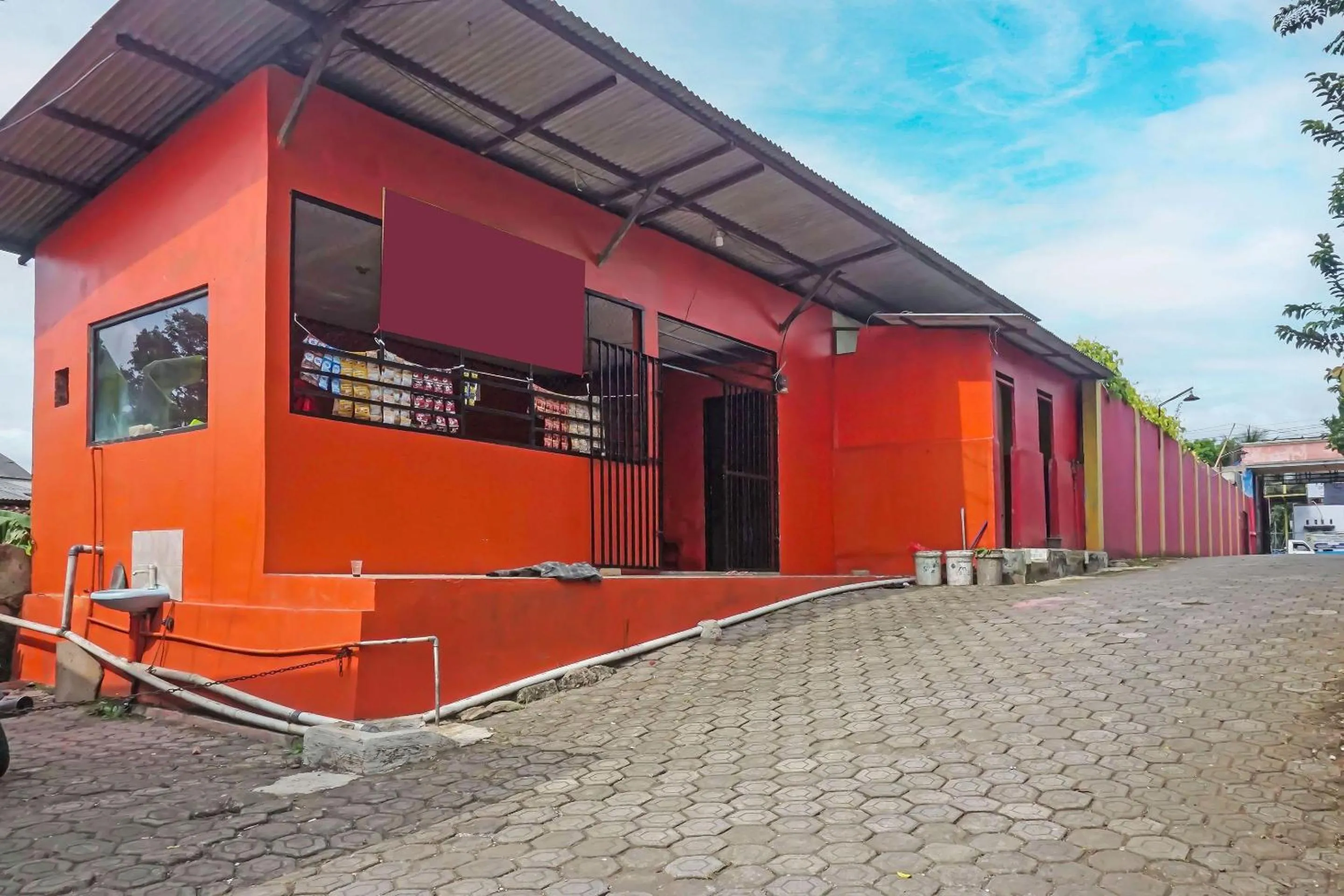 Facade/entrance in Hotel O Amazon Homestay Syariah 2