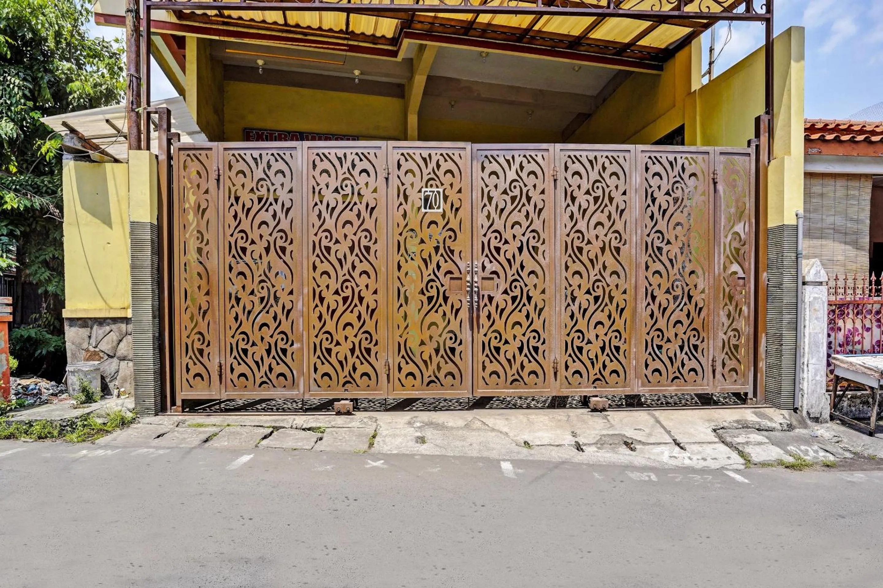 Facade/entrance in Hotel O Raffa Residence Syariah