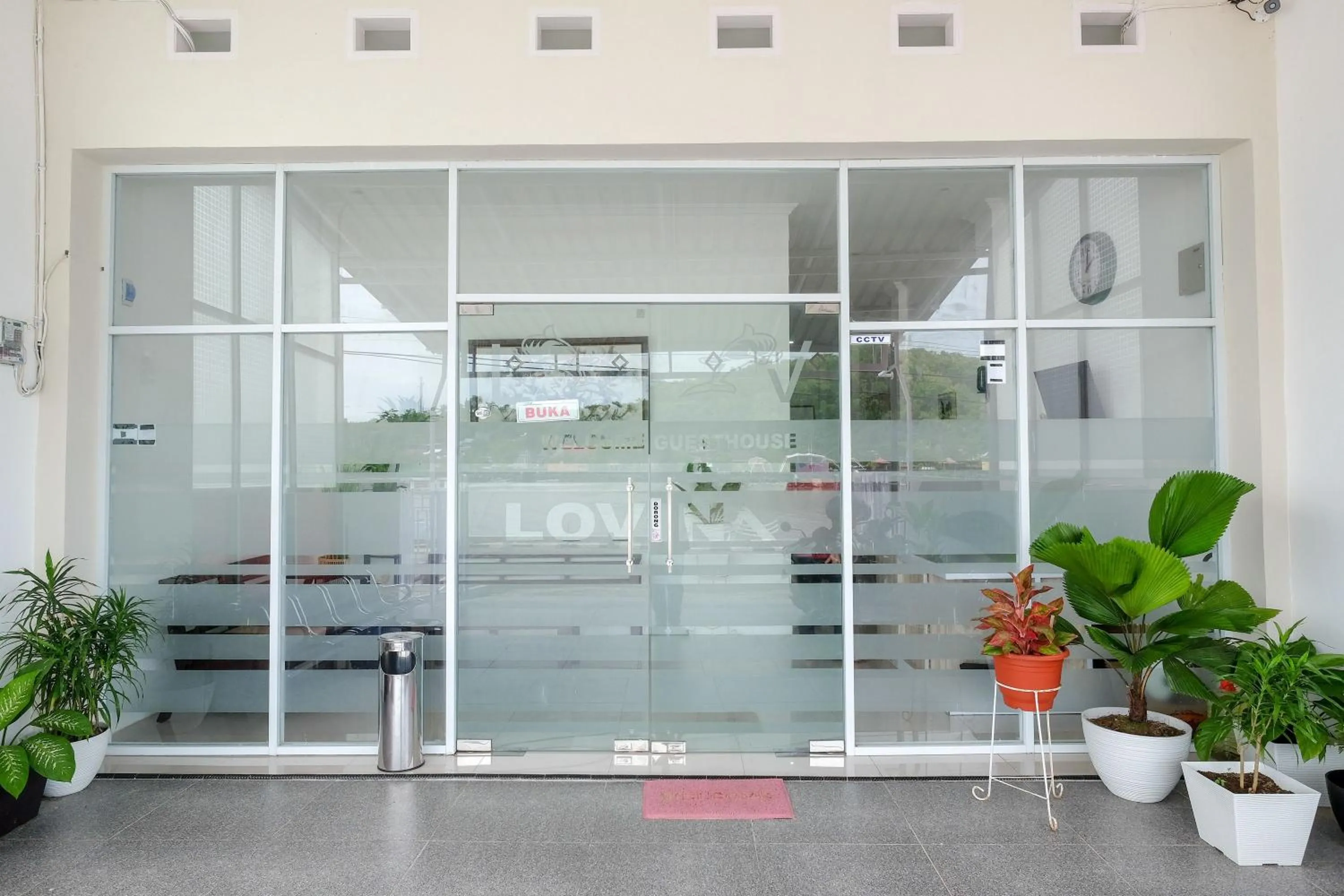 Facade/entrance in RedDoorz Plus At Lovina Inn Tonrangeng River Side