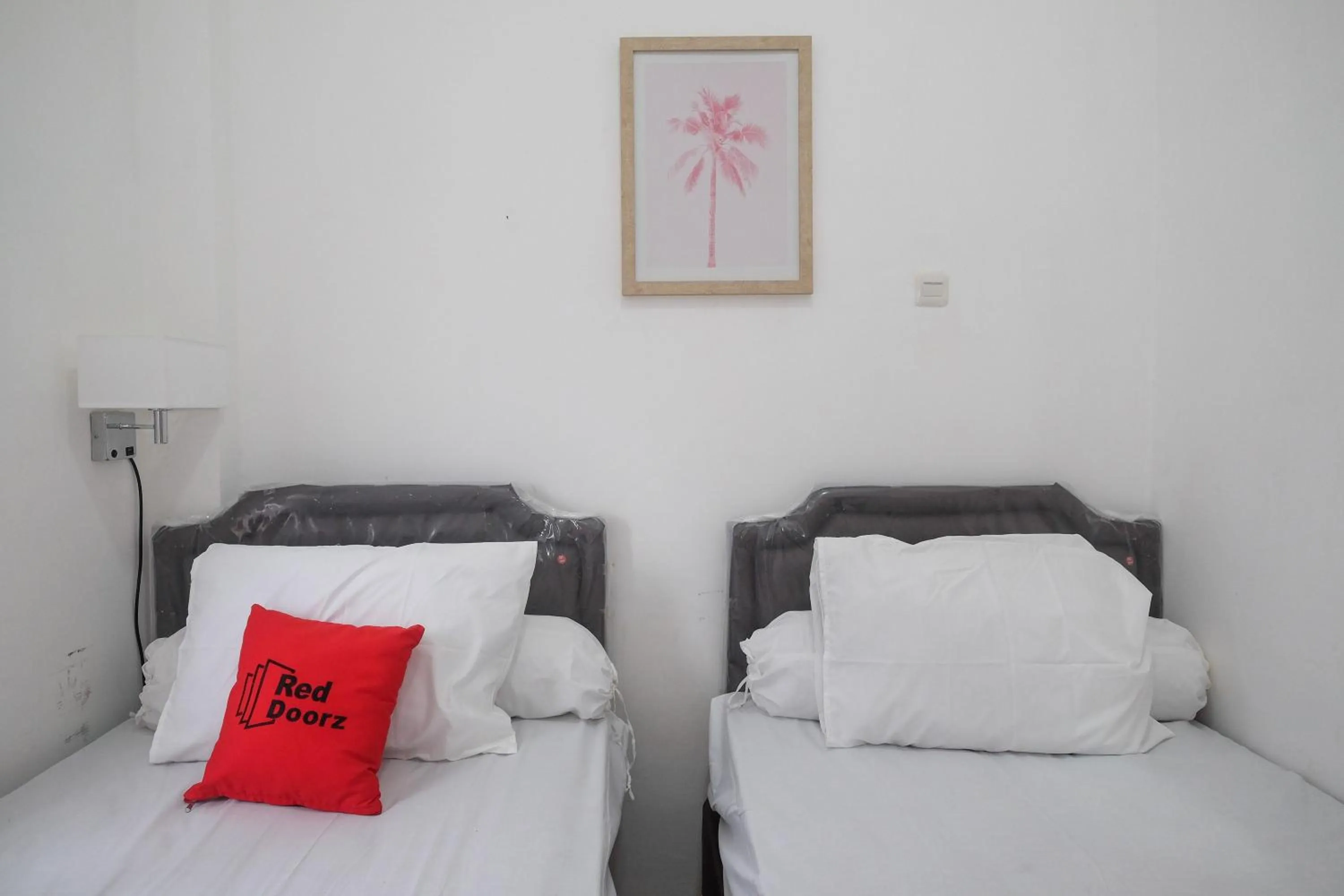 Bed in RedDoorz Plus At Lovina Inn Tonrangeng River Side