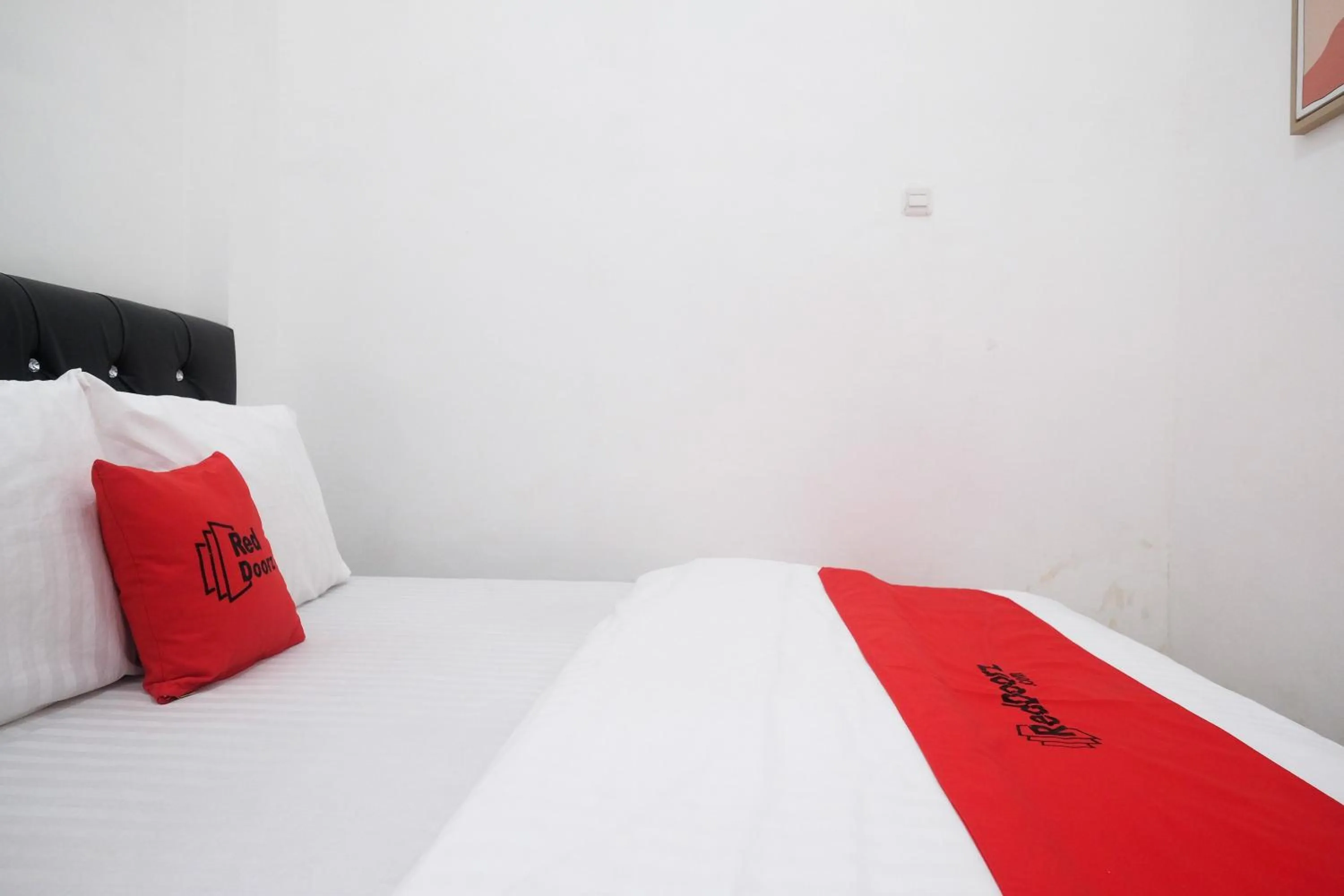 Bed in RedDoorz Plus At Lovina Inn Tonrangeng River Side