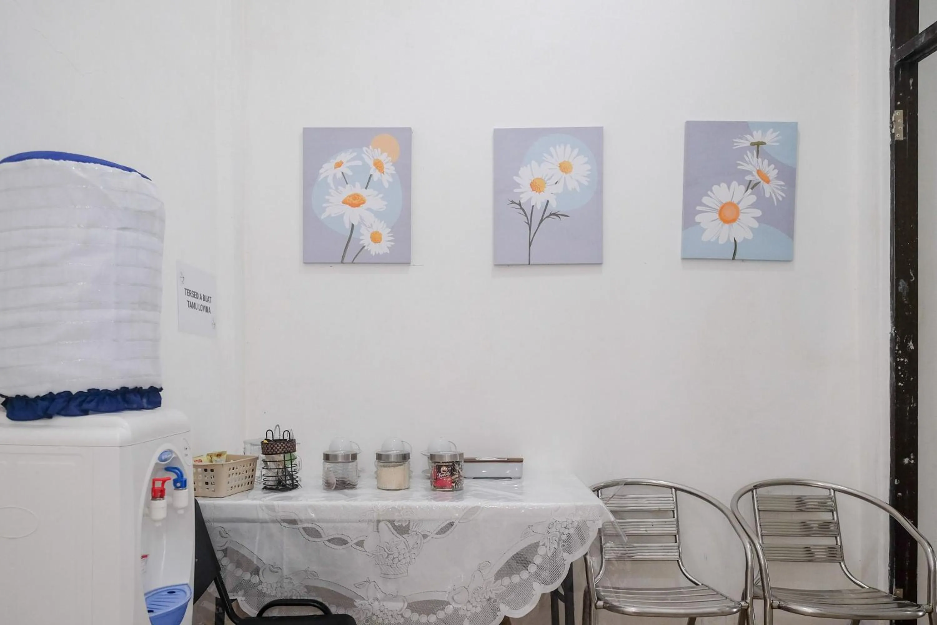 Property building in RedDoorz Plus At Lovina Inn Tonrangeng River Side