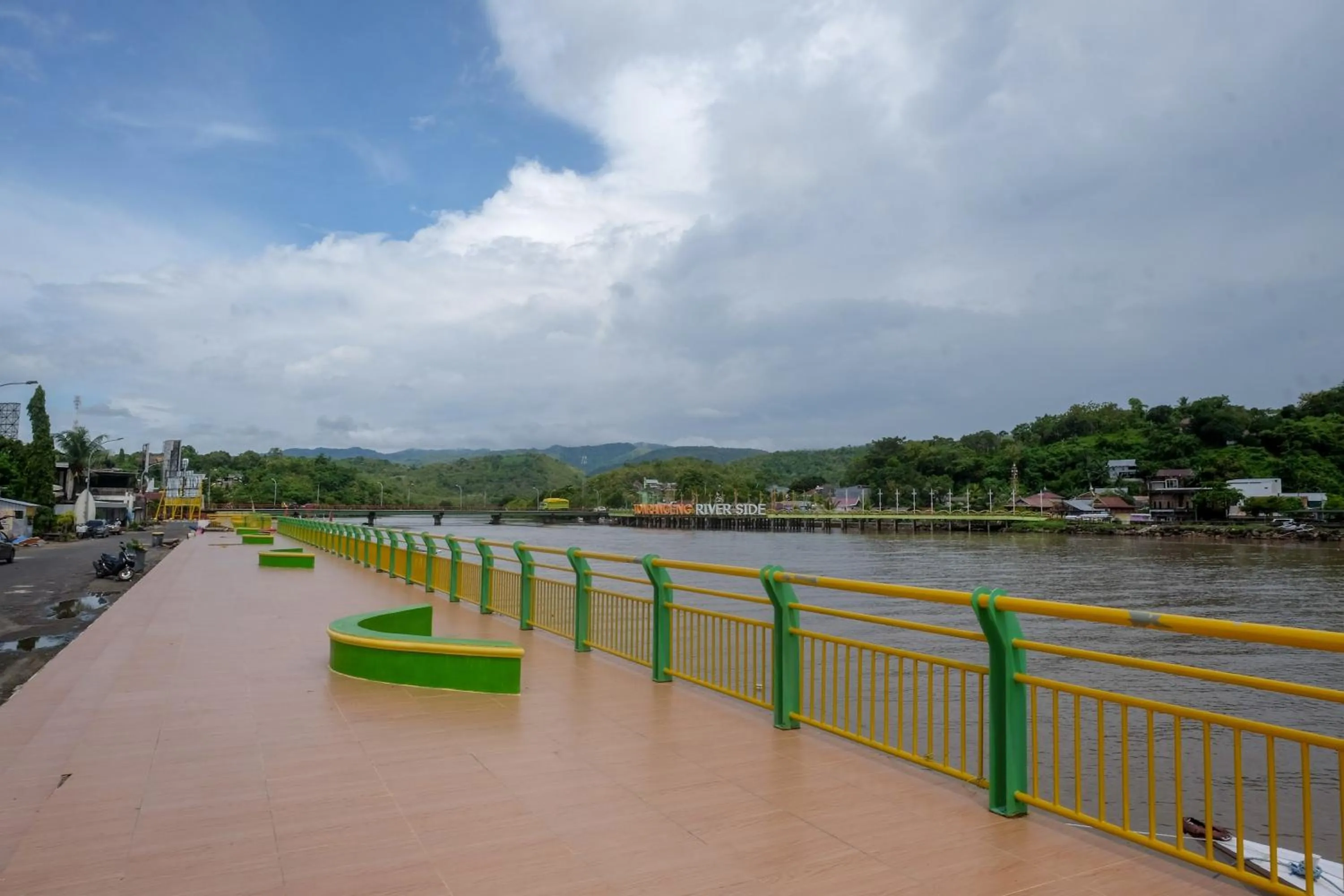 Lake view in RedDoorz Plus At Lovina Inn Tonrangeng River Side