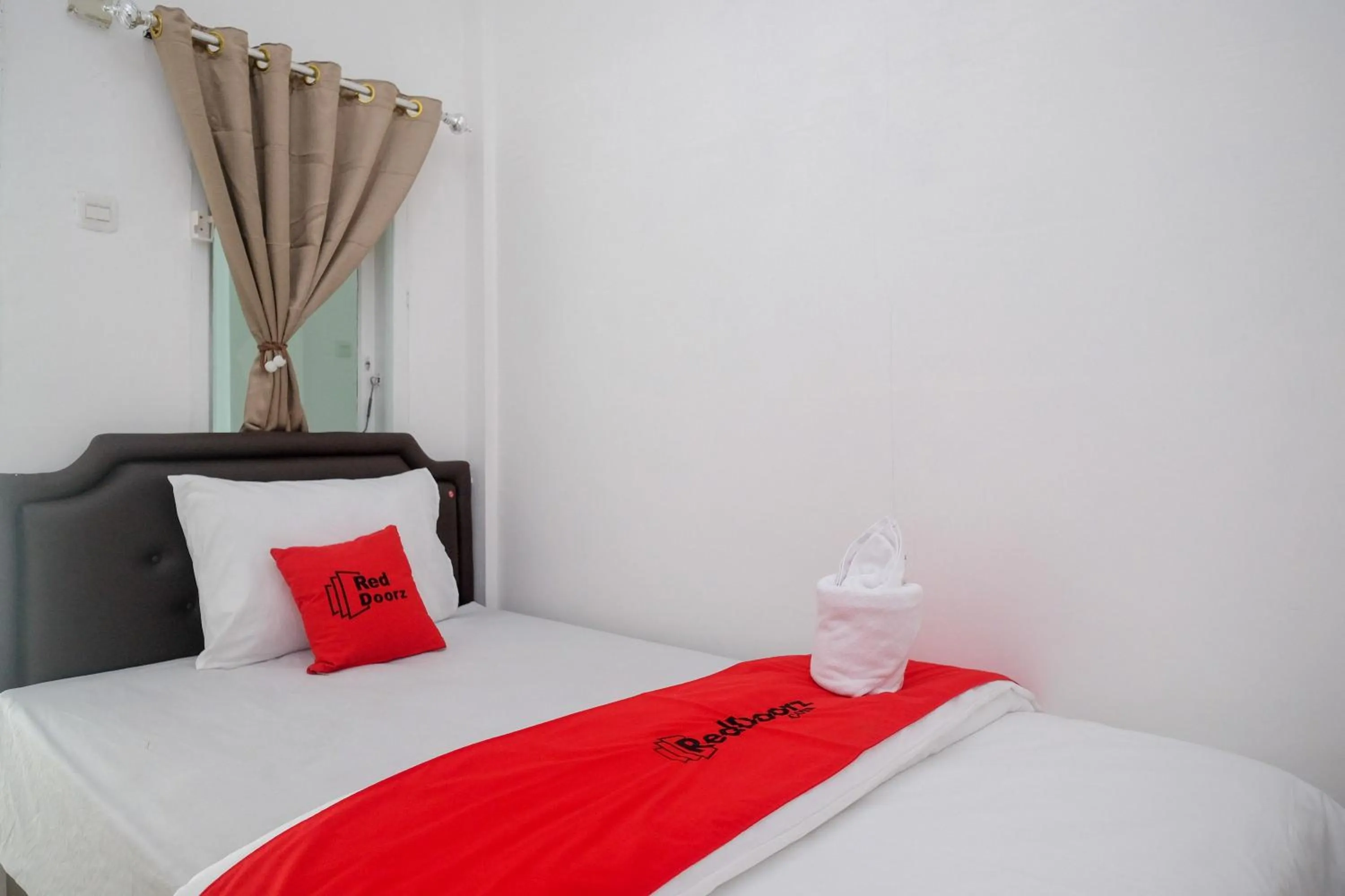 Bed in RedDoorz Plus At Lovina Inn Tonrangeng River Side