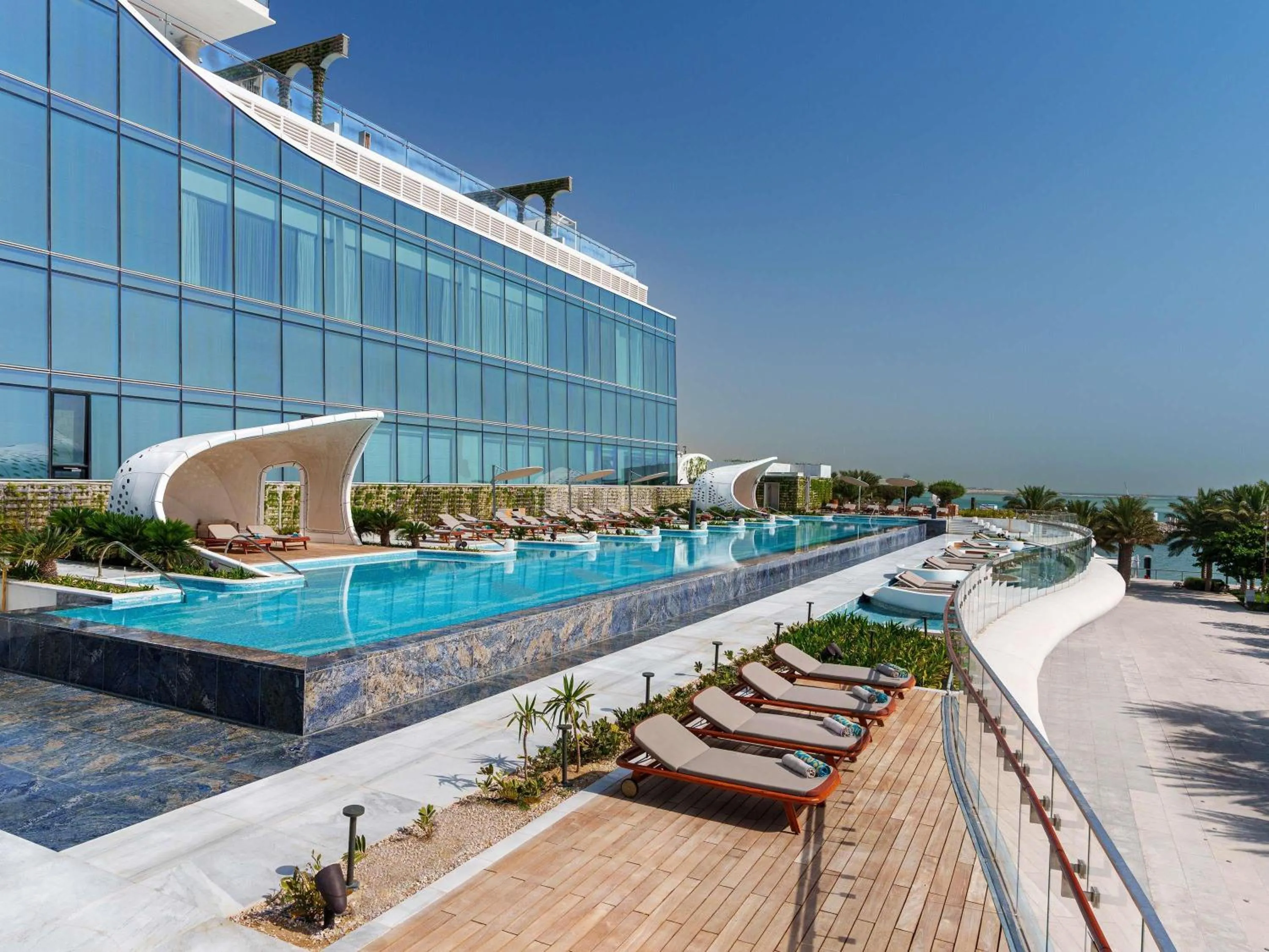 Lounge or bar in Raffles Doha