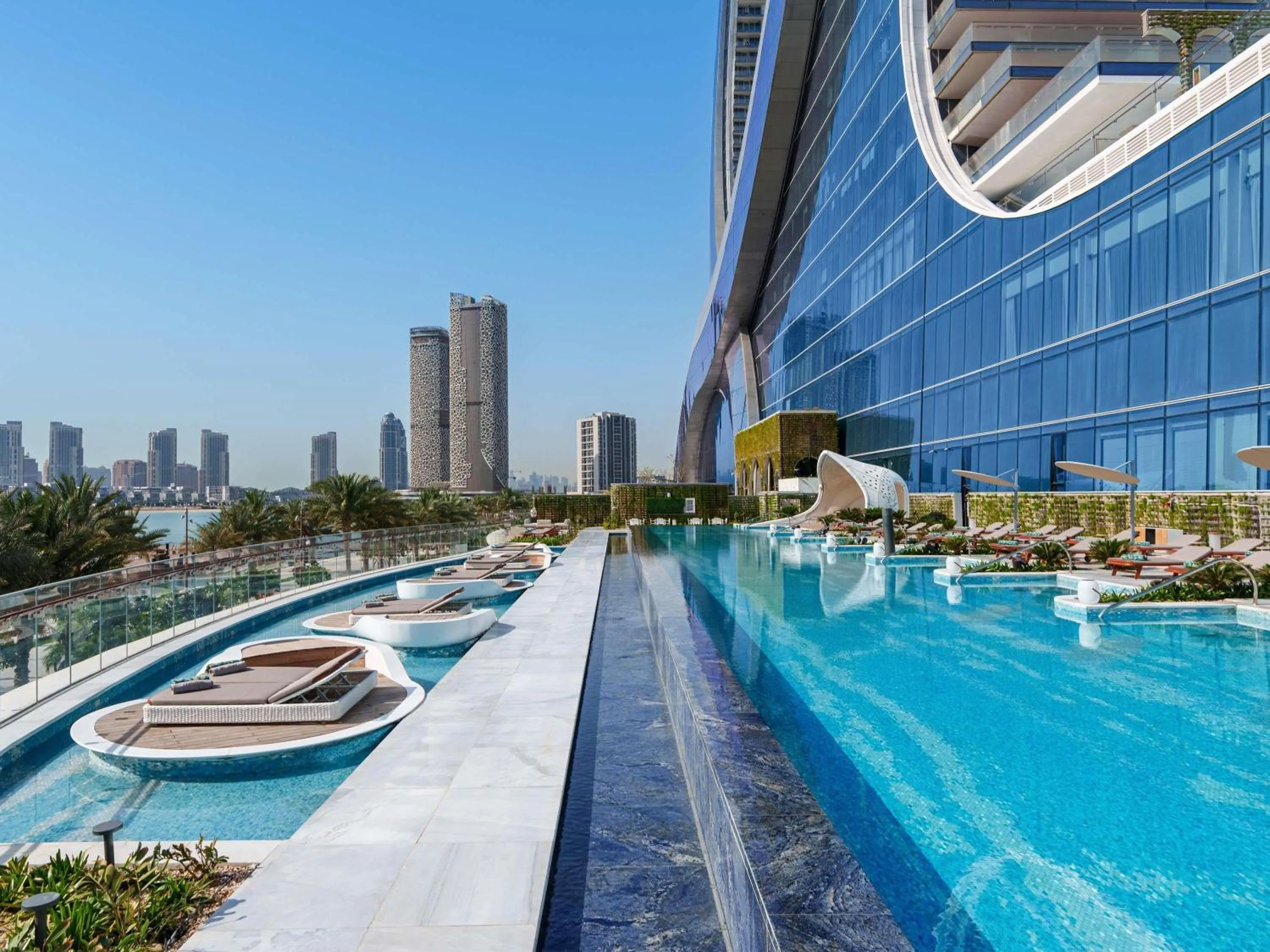 Lounge or bar in Raffles Doha