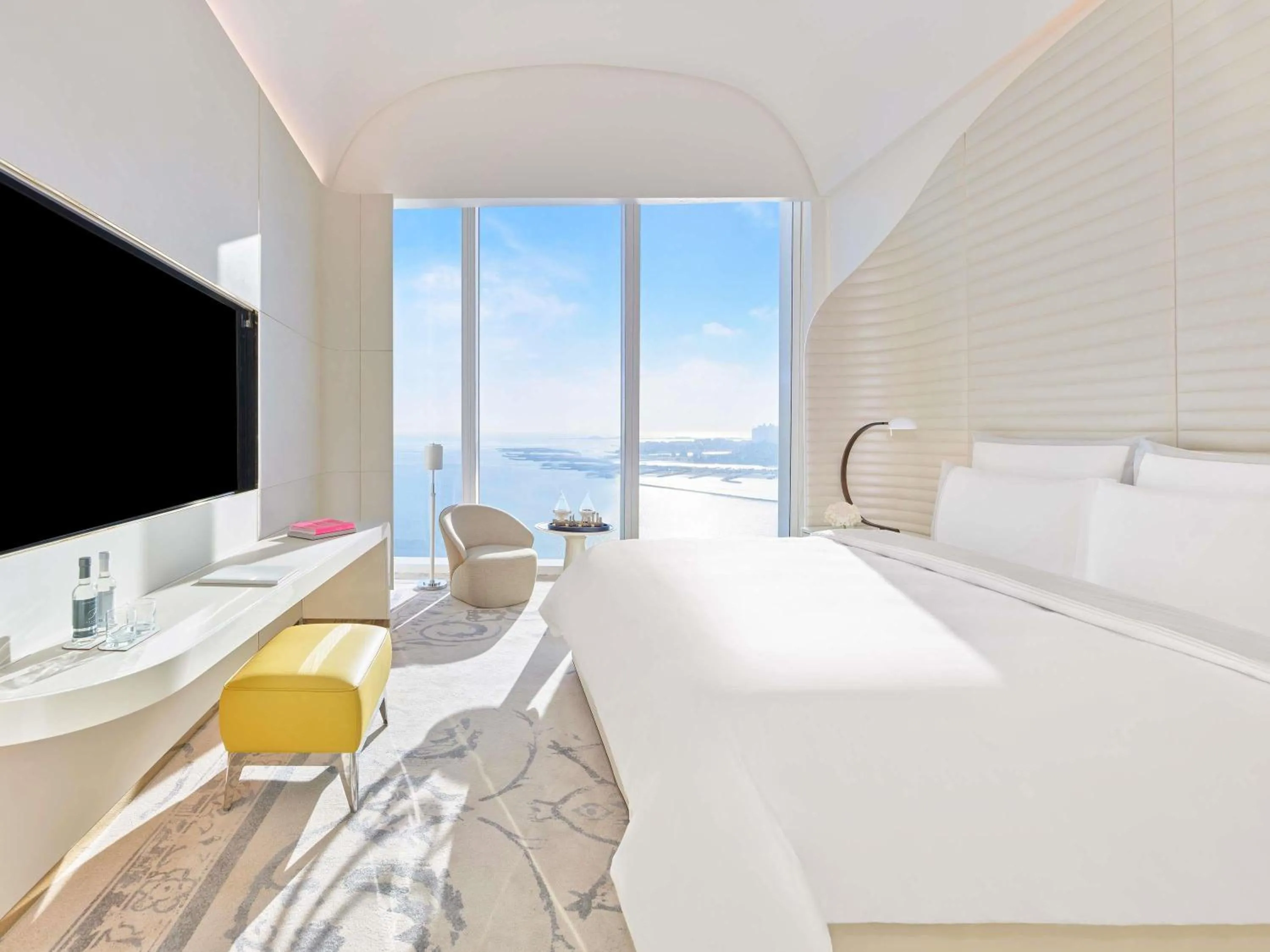 Bedroom, Bed in Fairmont Doha