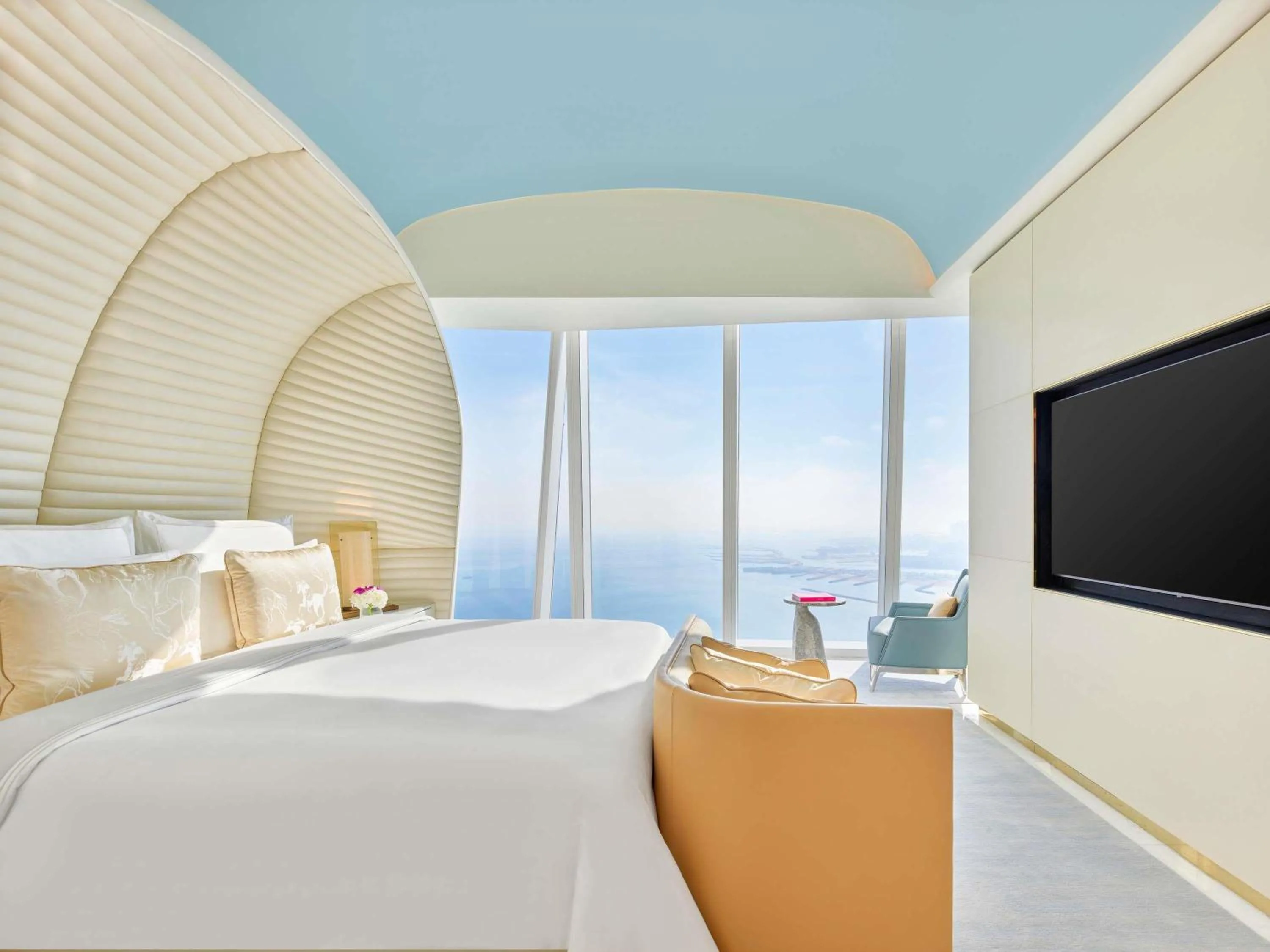 Bedroom, Bed in Fairmont Doha