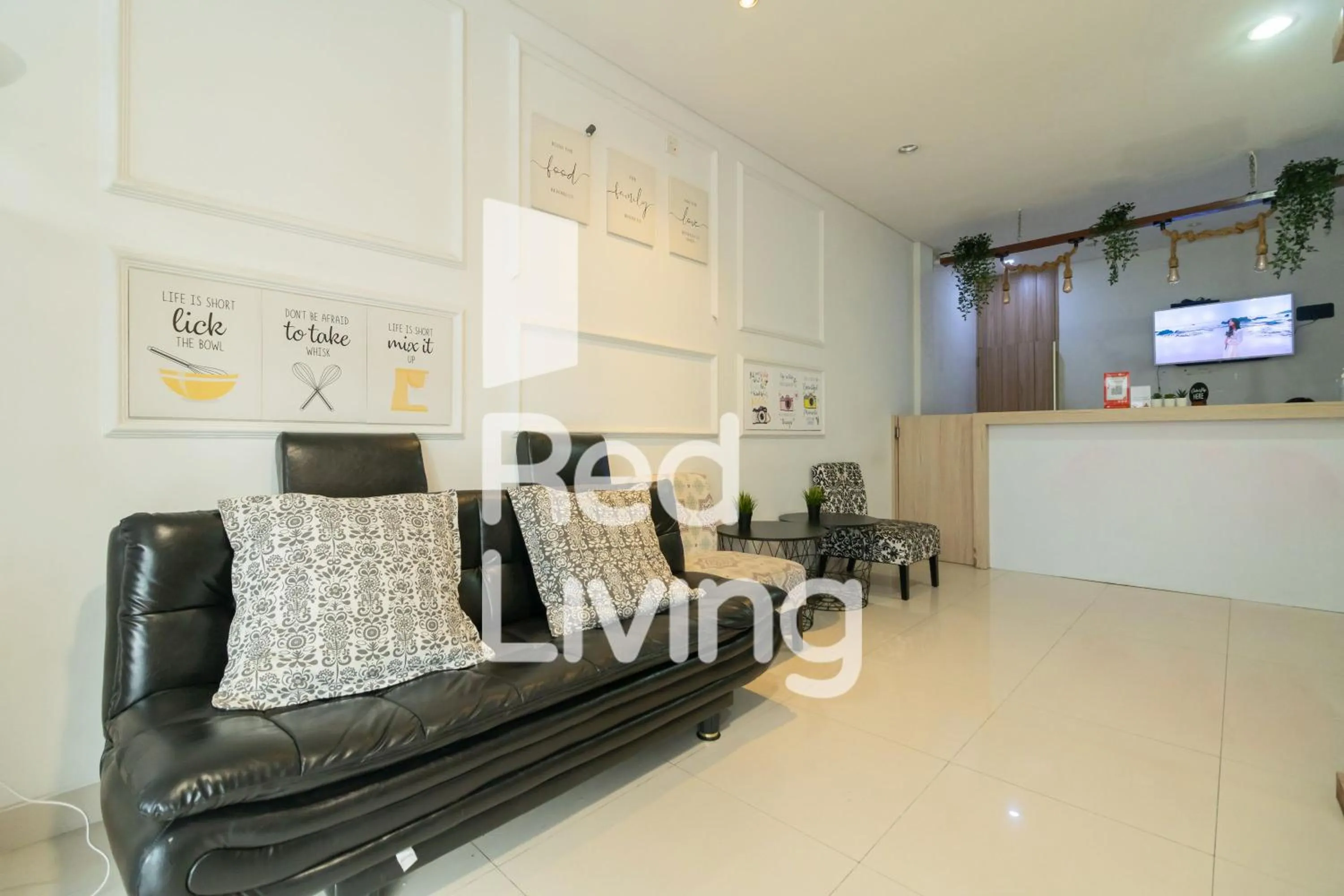 Living room in RedLiving Apartemen Sentul Tower - Skyland