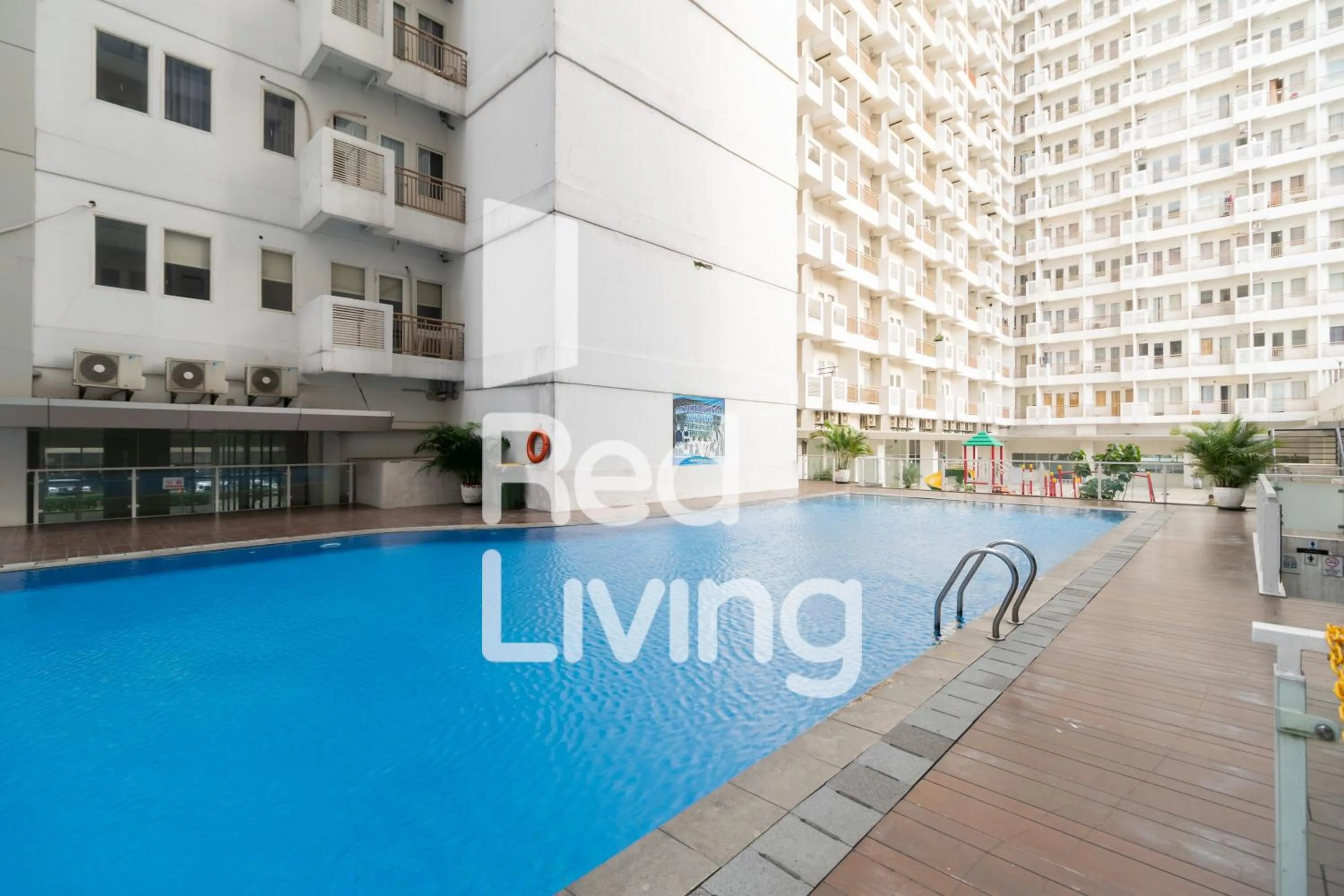 Swimming pool in RedLiving Apartemen Sentul Tower - Skyland