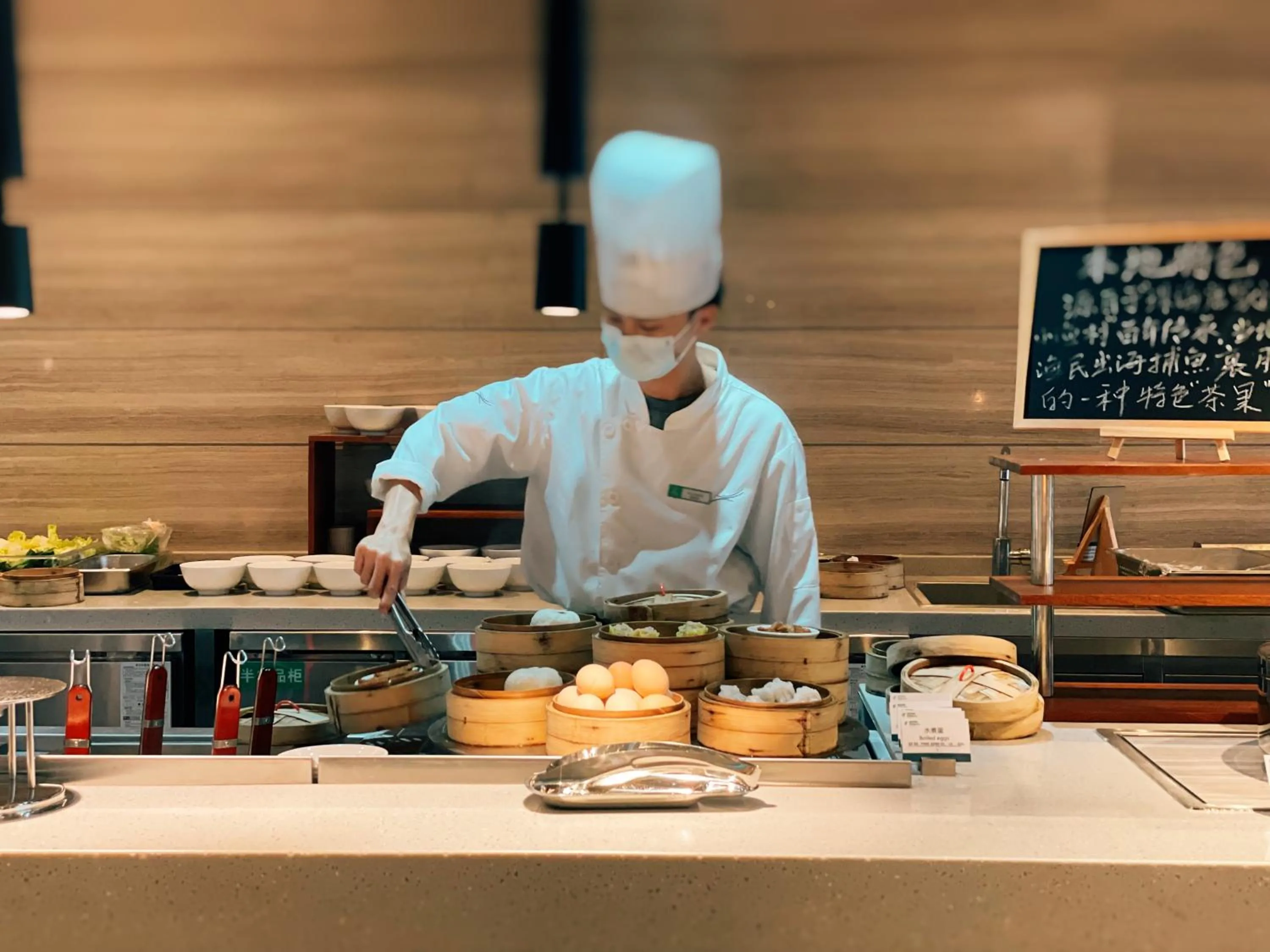 Restaurant/places to eat in Holiday Inn Zhuhai City Center by IHG