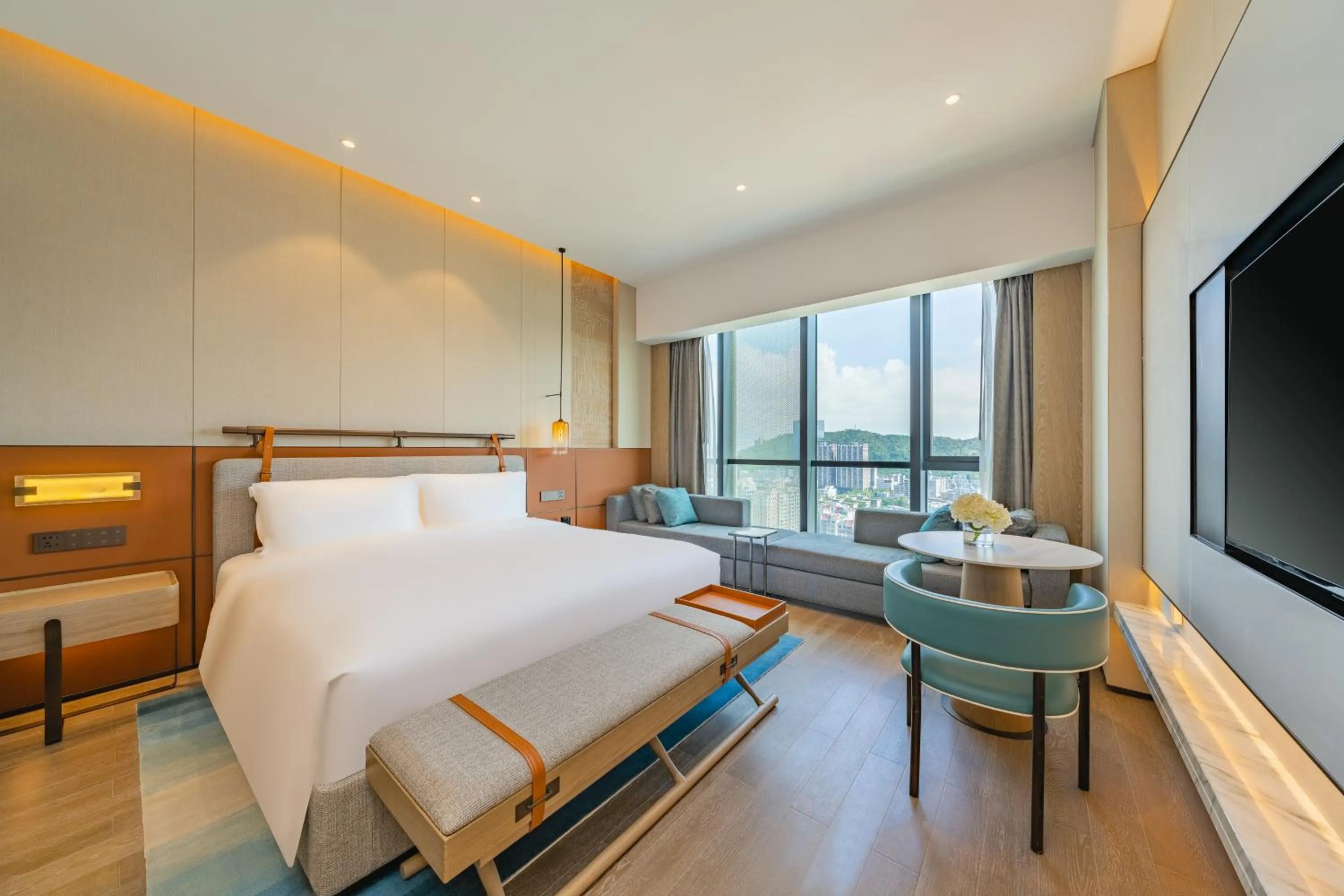 Bedroom, Bed in Holiday Inn Zhuhai City Center by IHG
