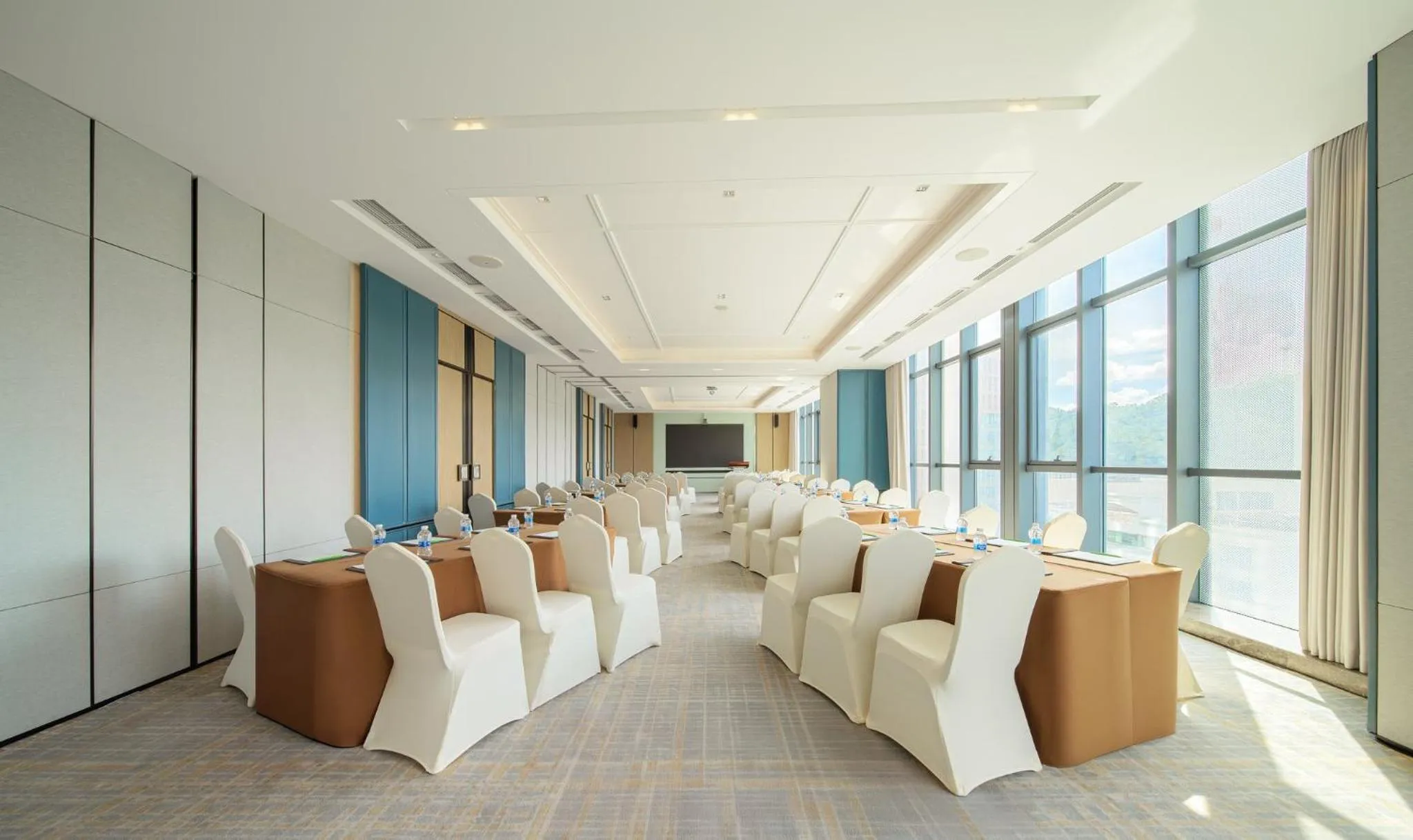 Meeting/conference room in Holiday Inn Zhuhai City Center by IHG