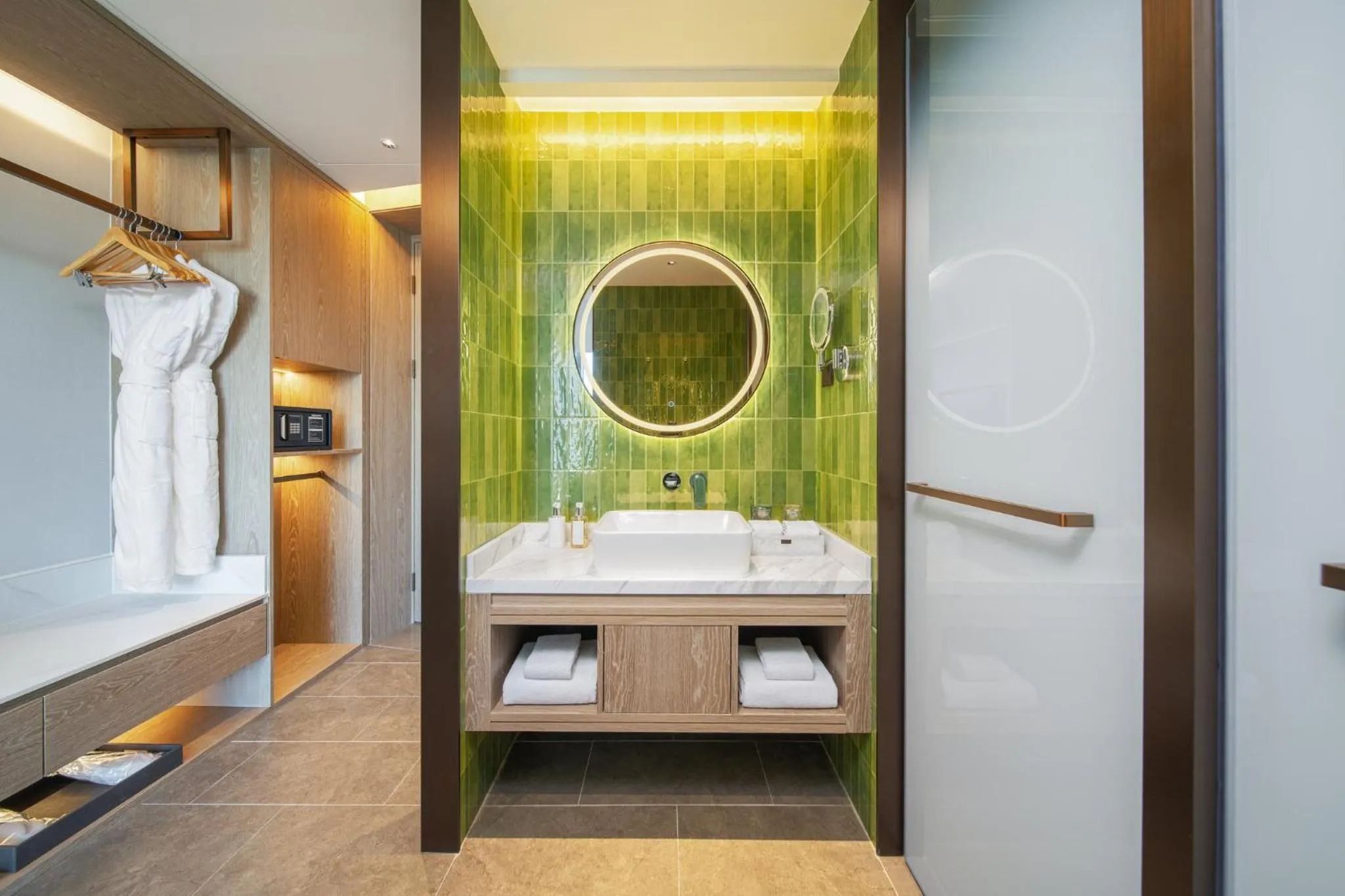 Photo of the whole room in Holiday Inn Zhuhai City Center by IHG