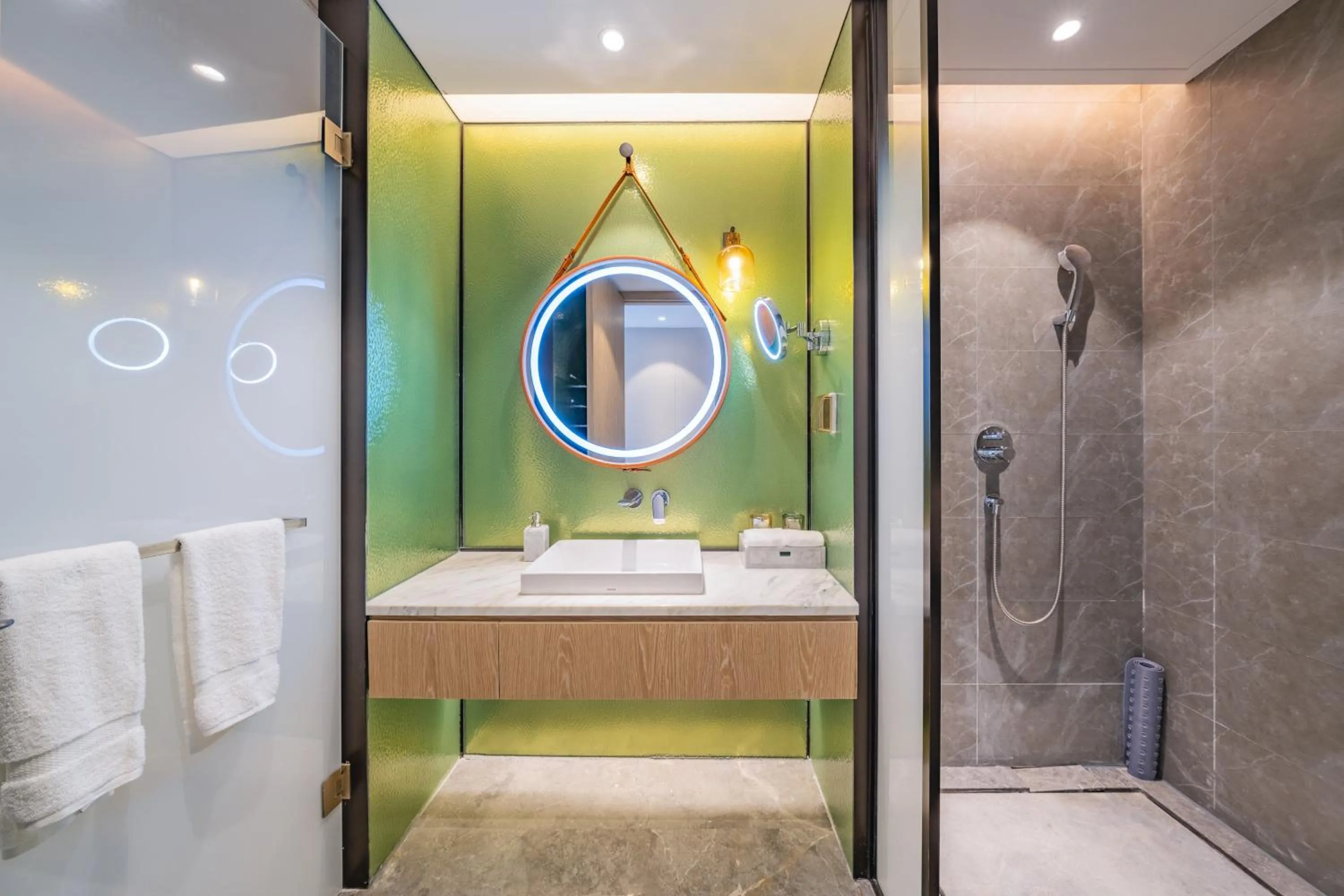 Shower in Holiday Inn Zhuhai City Center by IHG