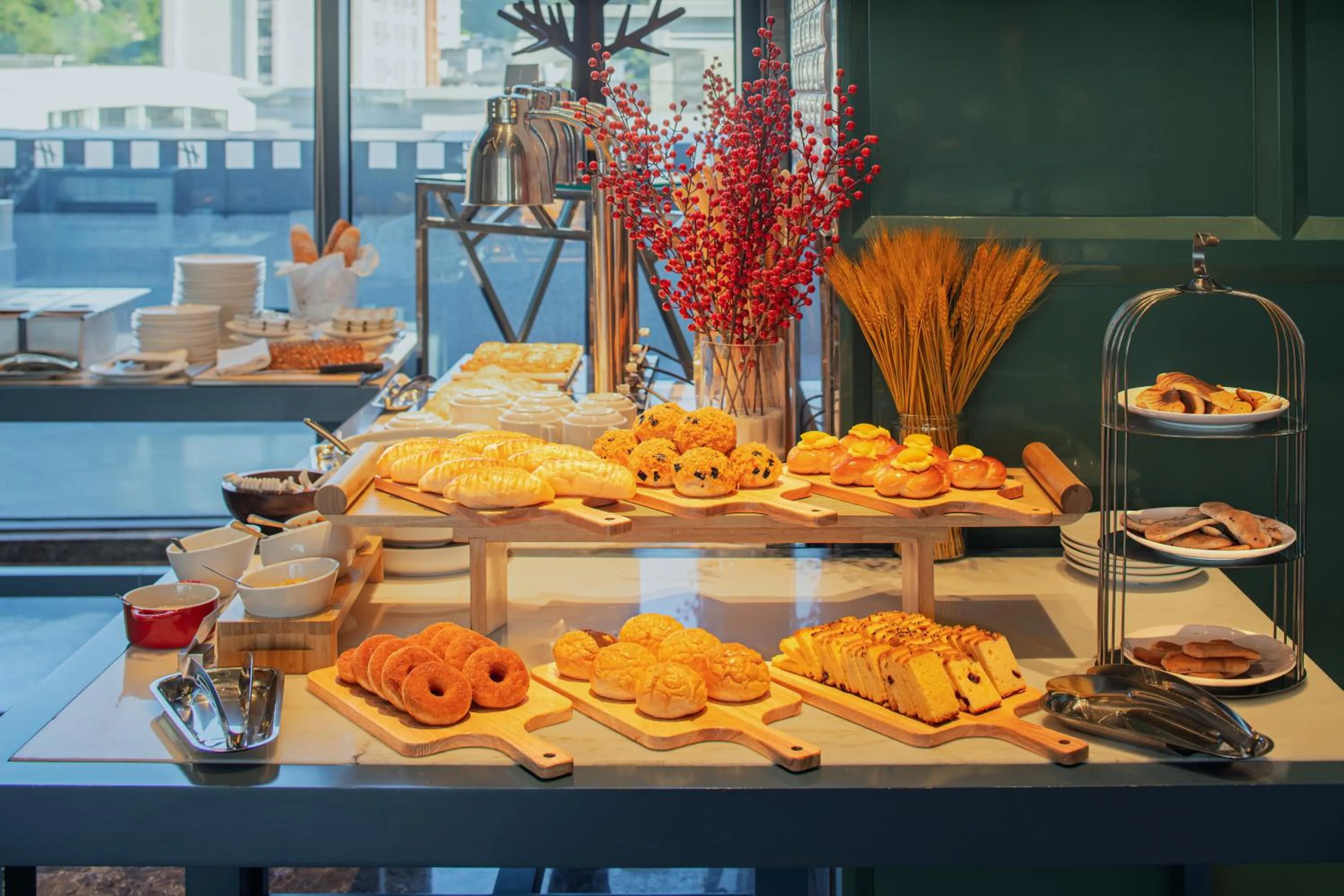 Restaurant/places to eat in Holiday Inn Zhuhai City Center by IHG