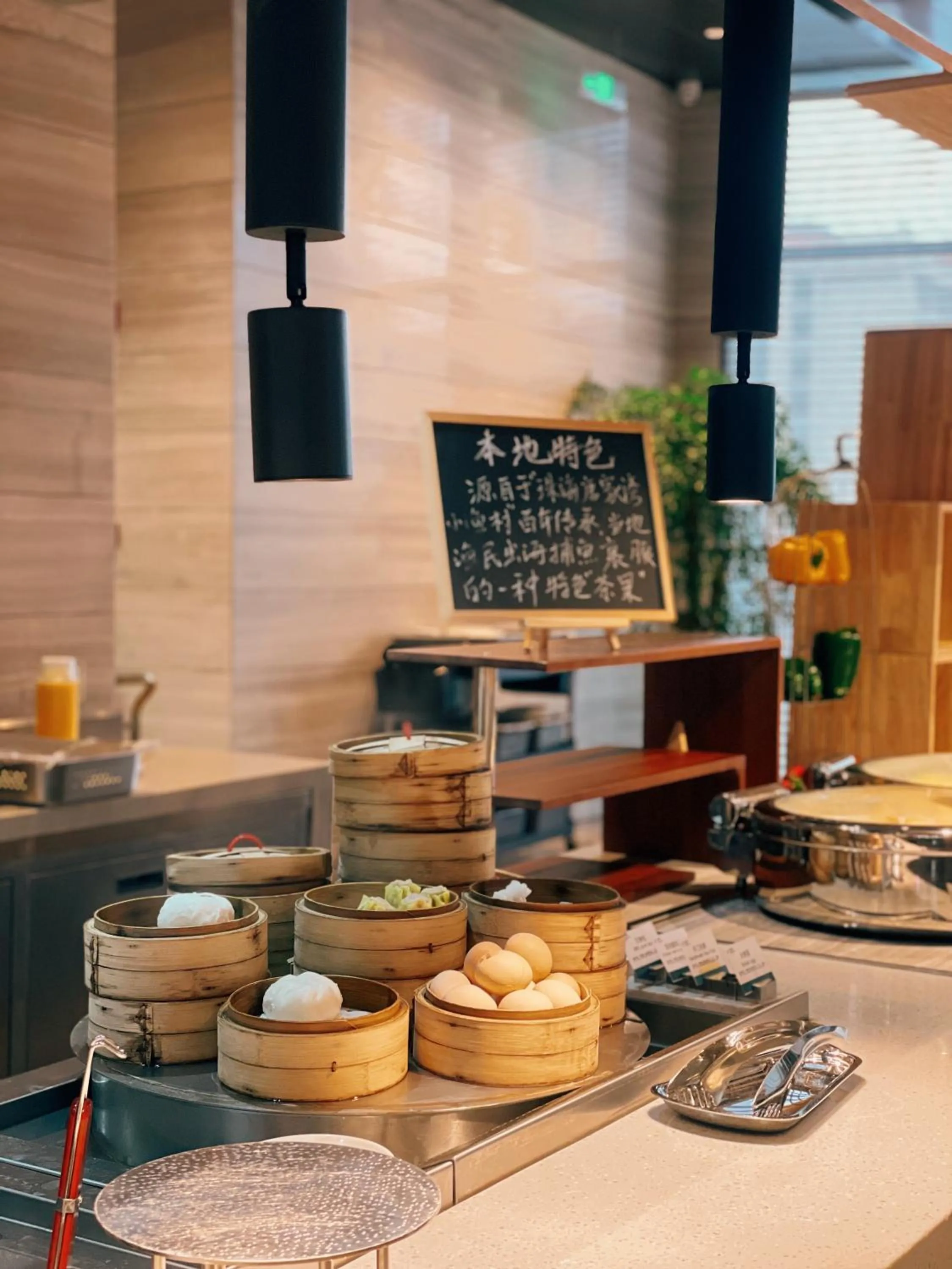 Restaurant/places to eat in Holiday Inn Zhuhai City Center by IHG