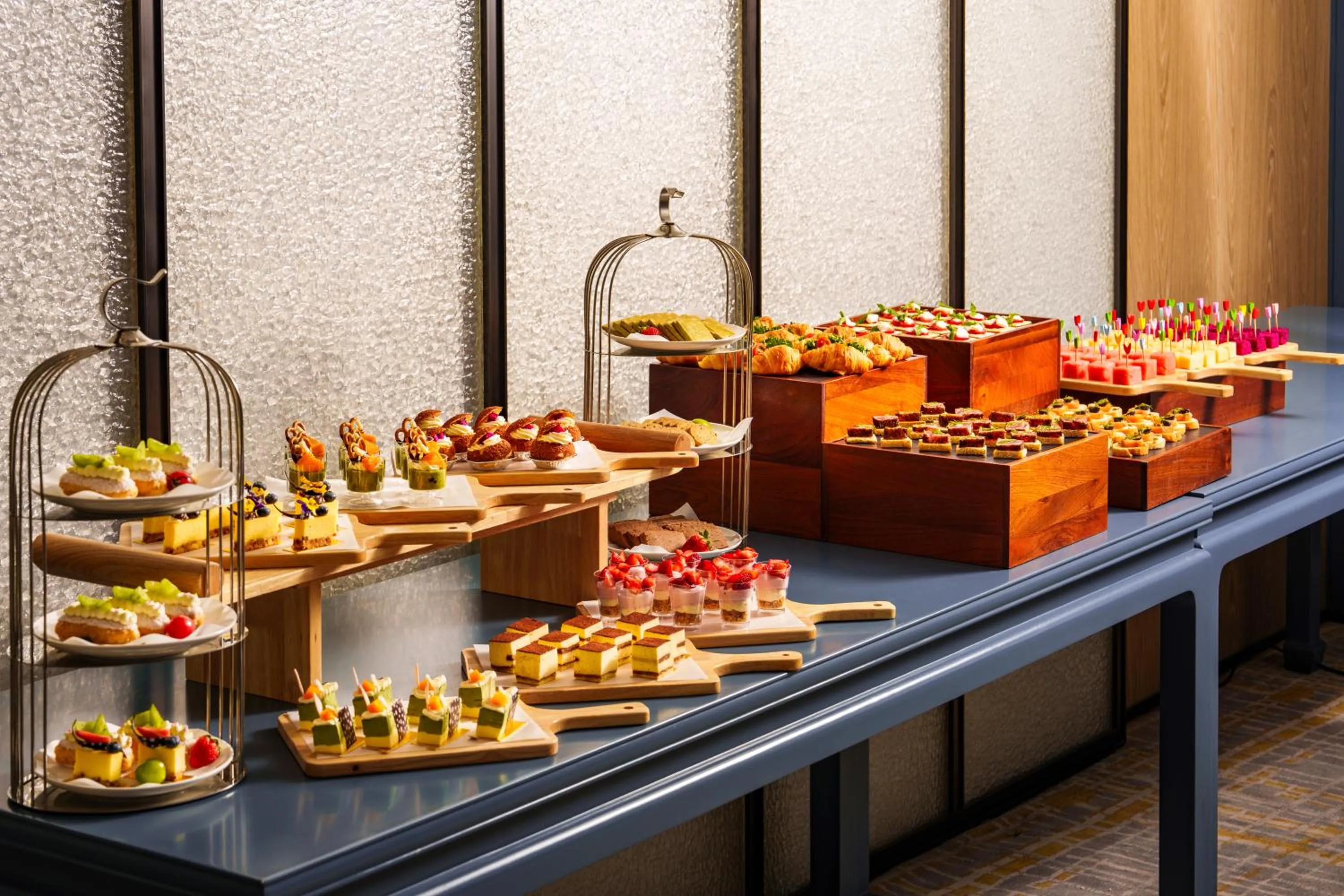 Restaurant/places to eat in Holiday Inn Zhuhai City Center by IHG