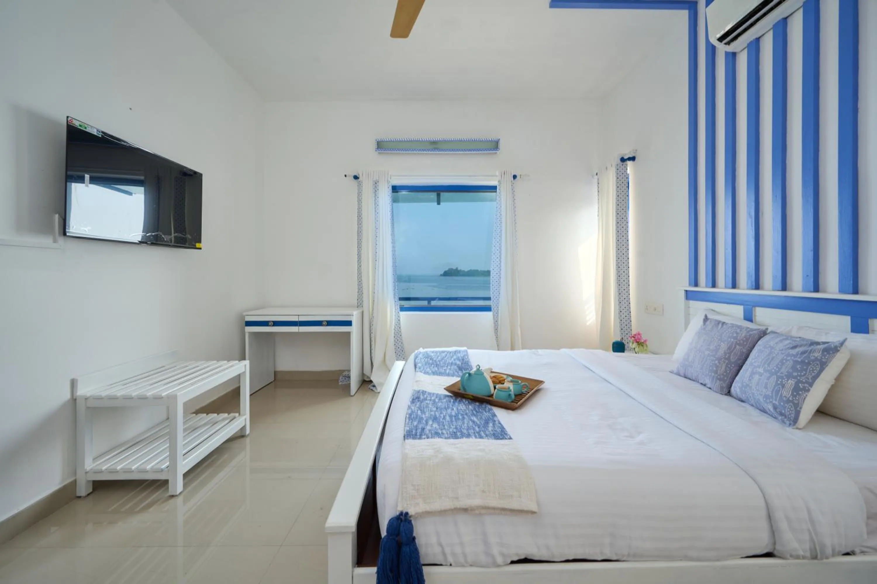 Bed in Seclude by the Lake, Alleppey