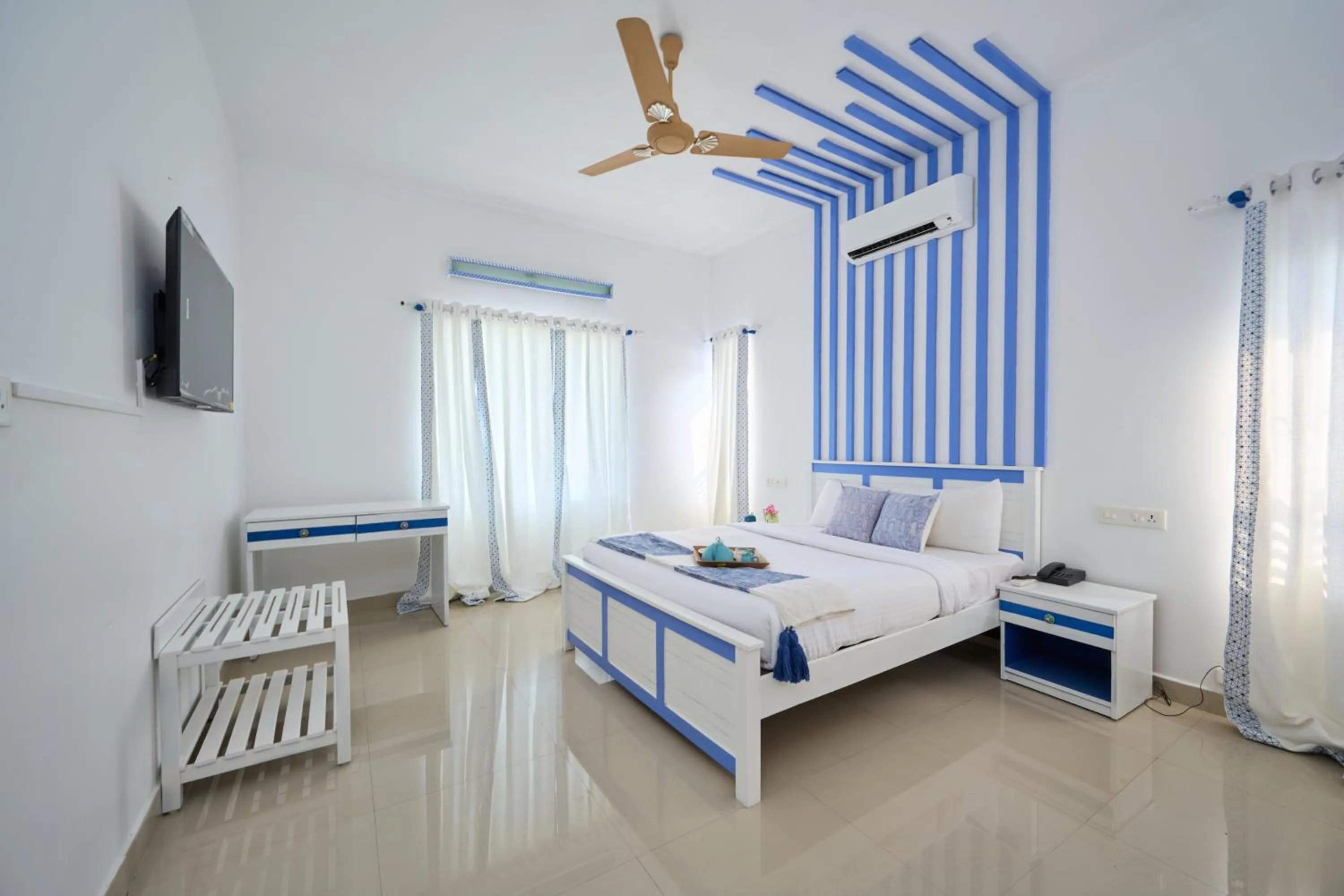 Bed in Seclude by the Lake, Alleppey