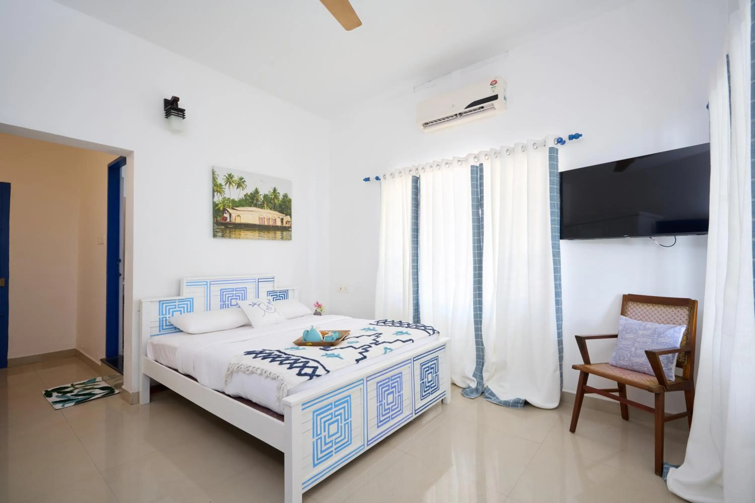 Bed in Seclude by the Lake, Alleppey