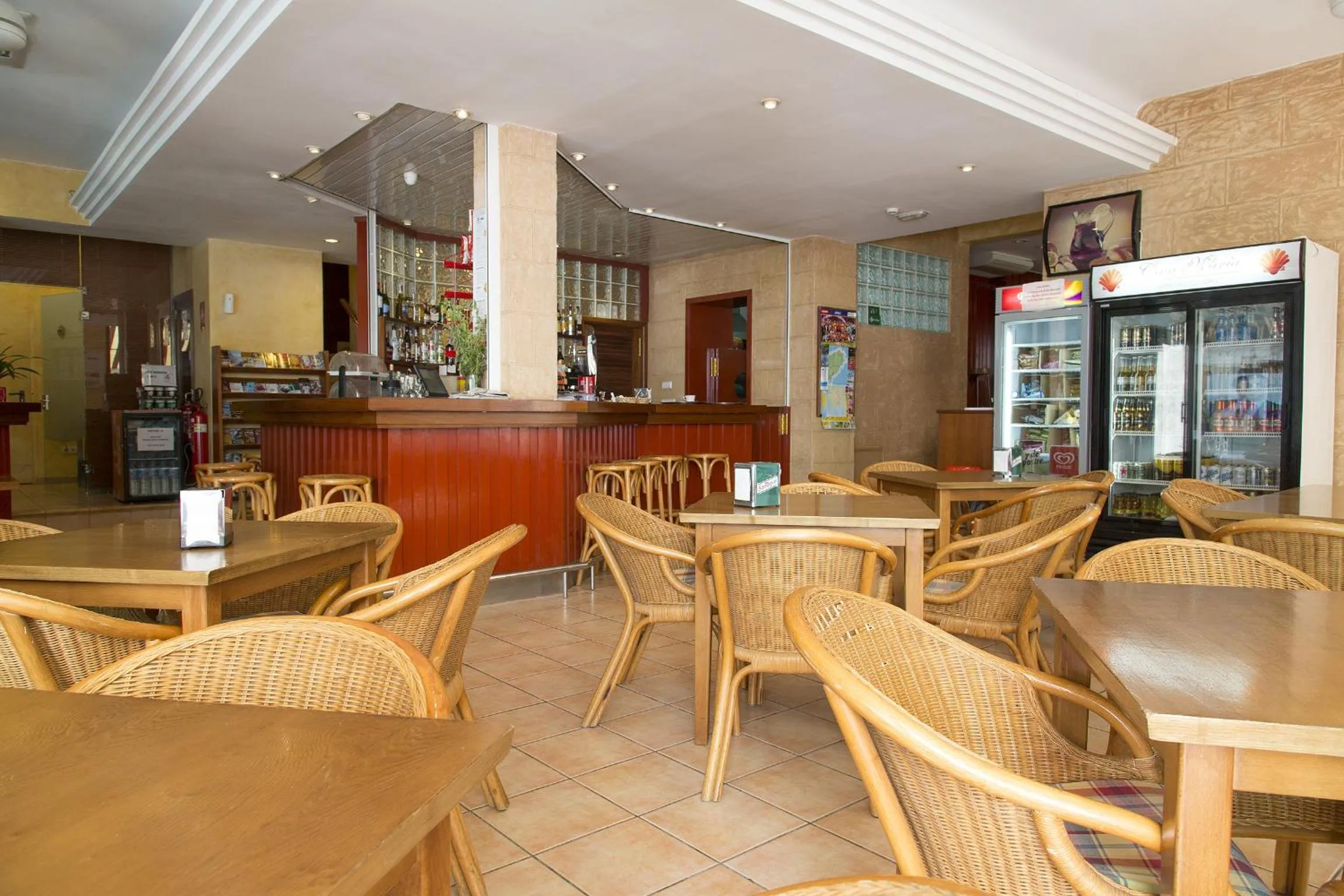 Restaurant/places to eat in Apartamentos Casa Maria