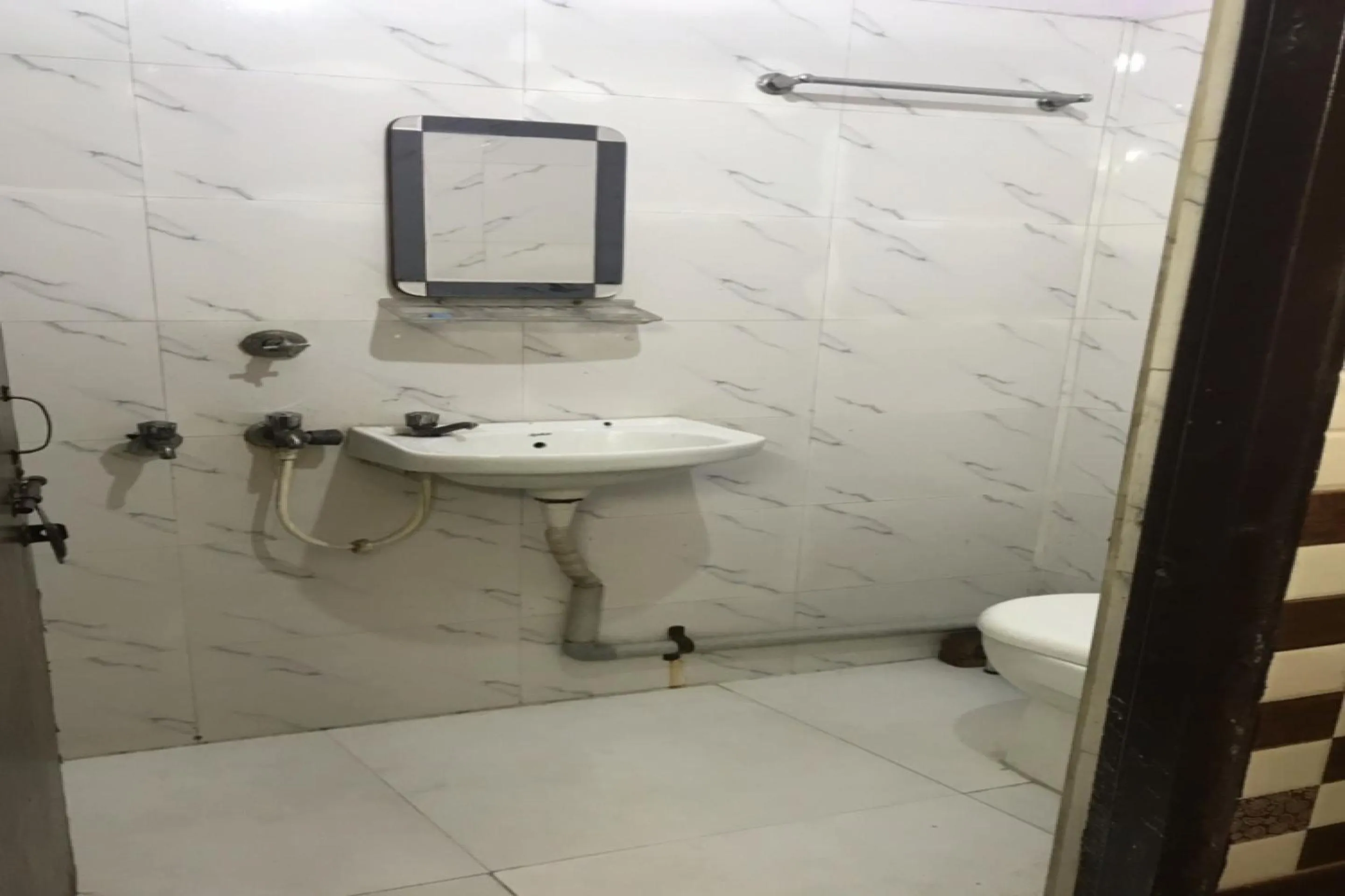 Bathroom in Hotel O The Park Inn