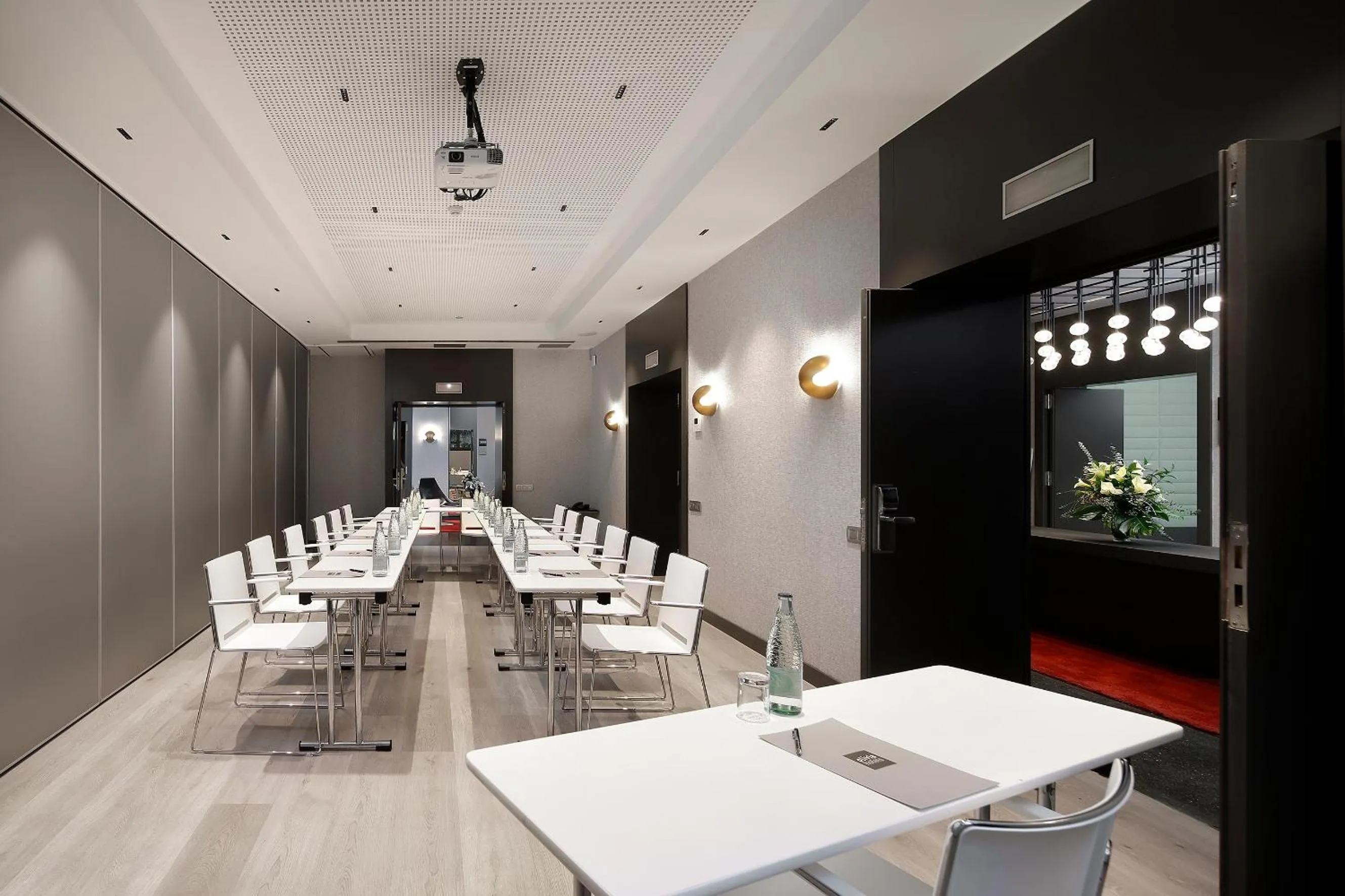 Meeting/conference room in Olivia Plaza Hotel