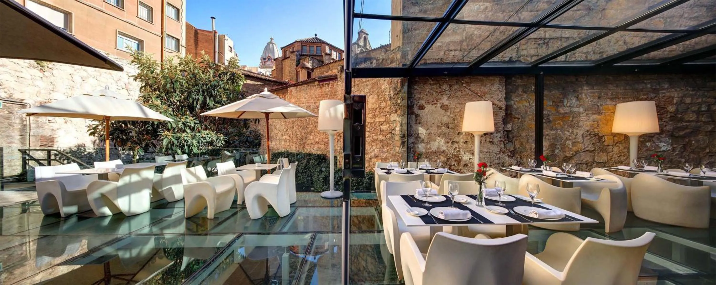 Restaurant/places to eat in Olivia Plaza Hotel