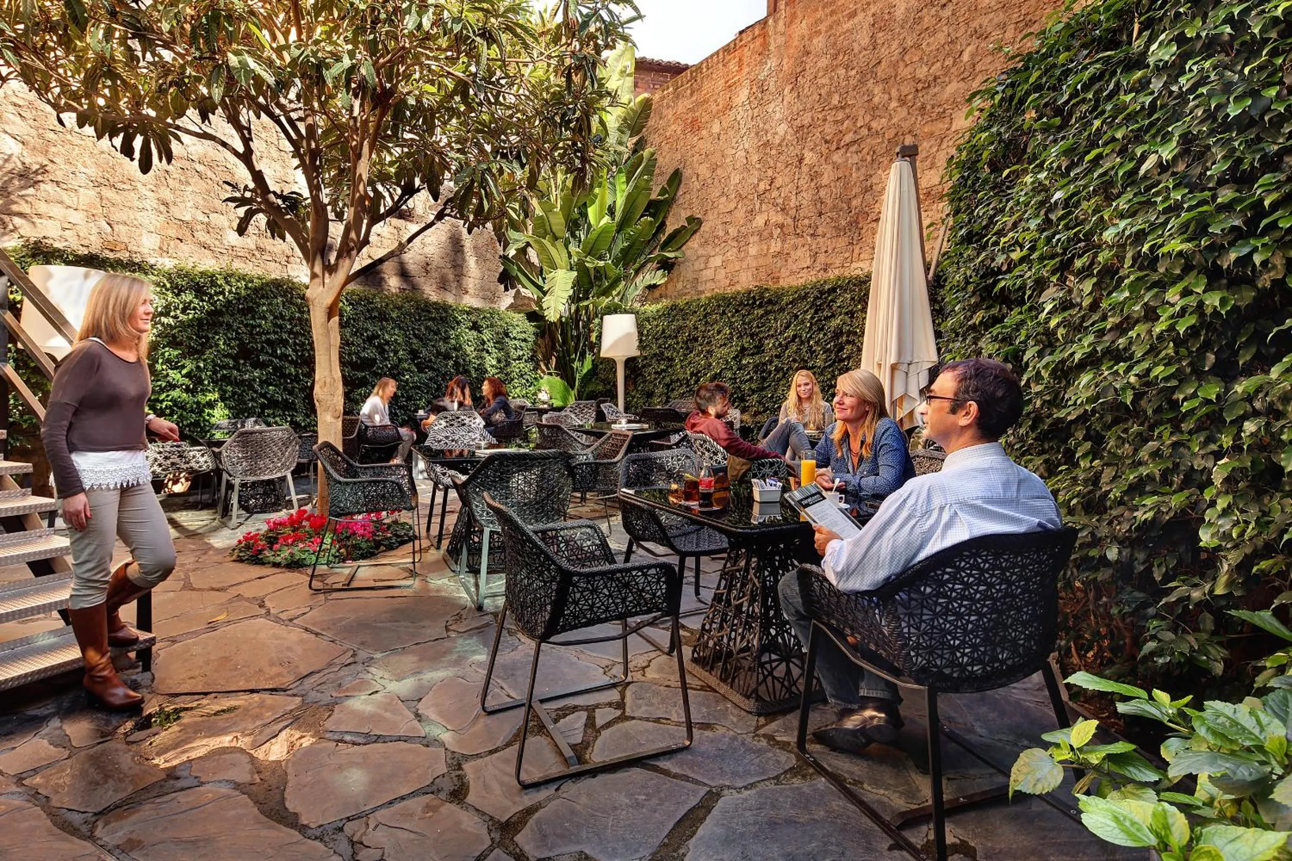 Garden in Olivia Plaza Hotel