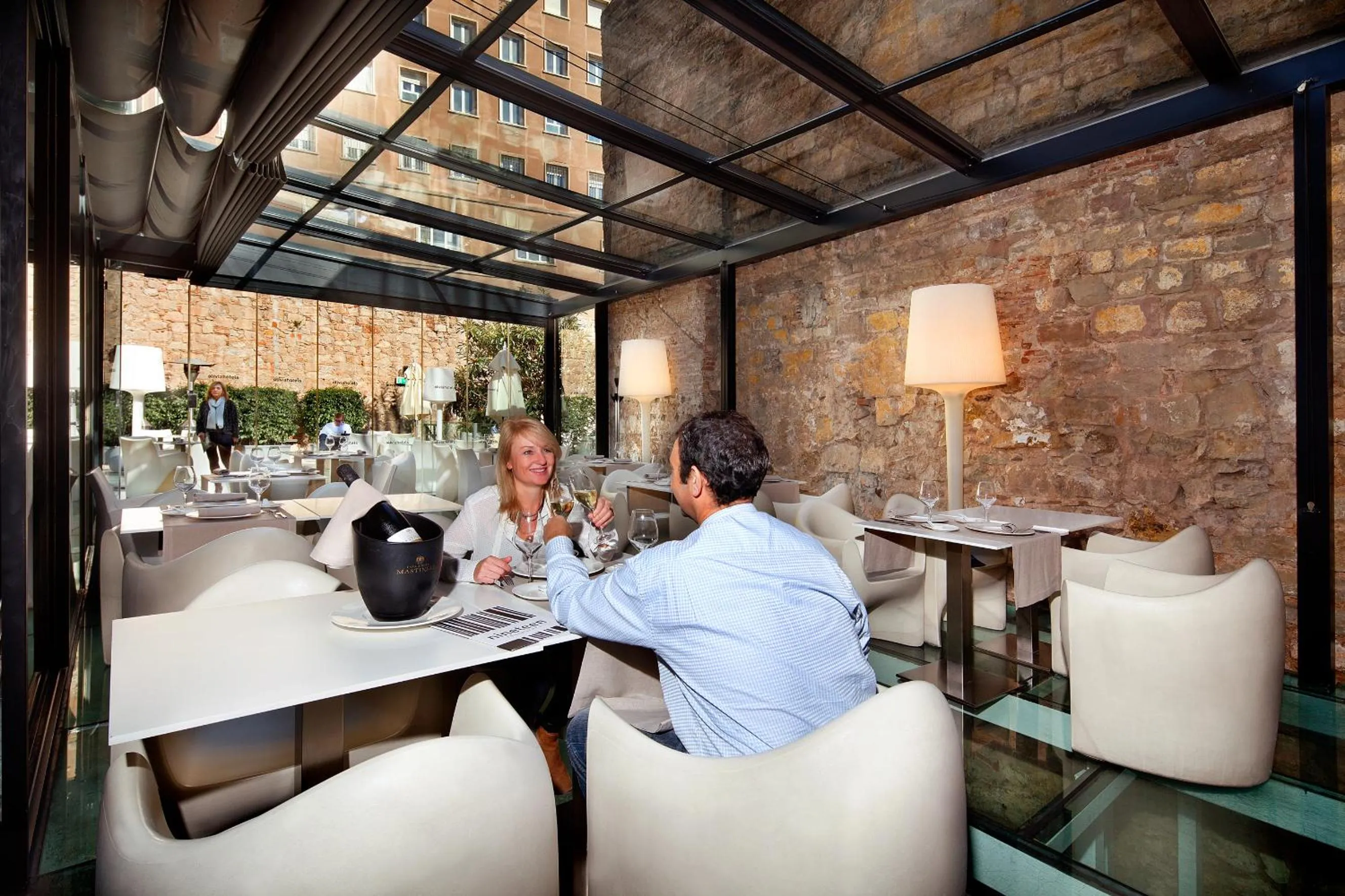 Restaurant/places to eat in Olivia Plaza Hotel