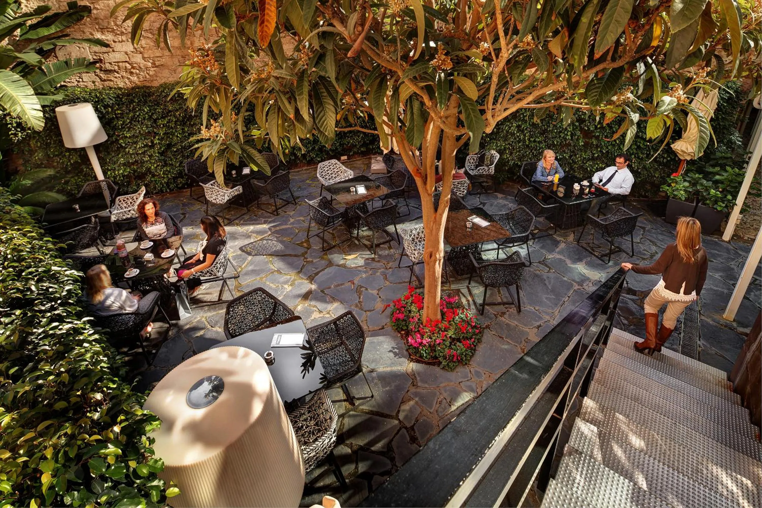 Patio in Olivia Plaza Hotel