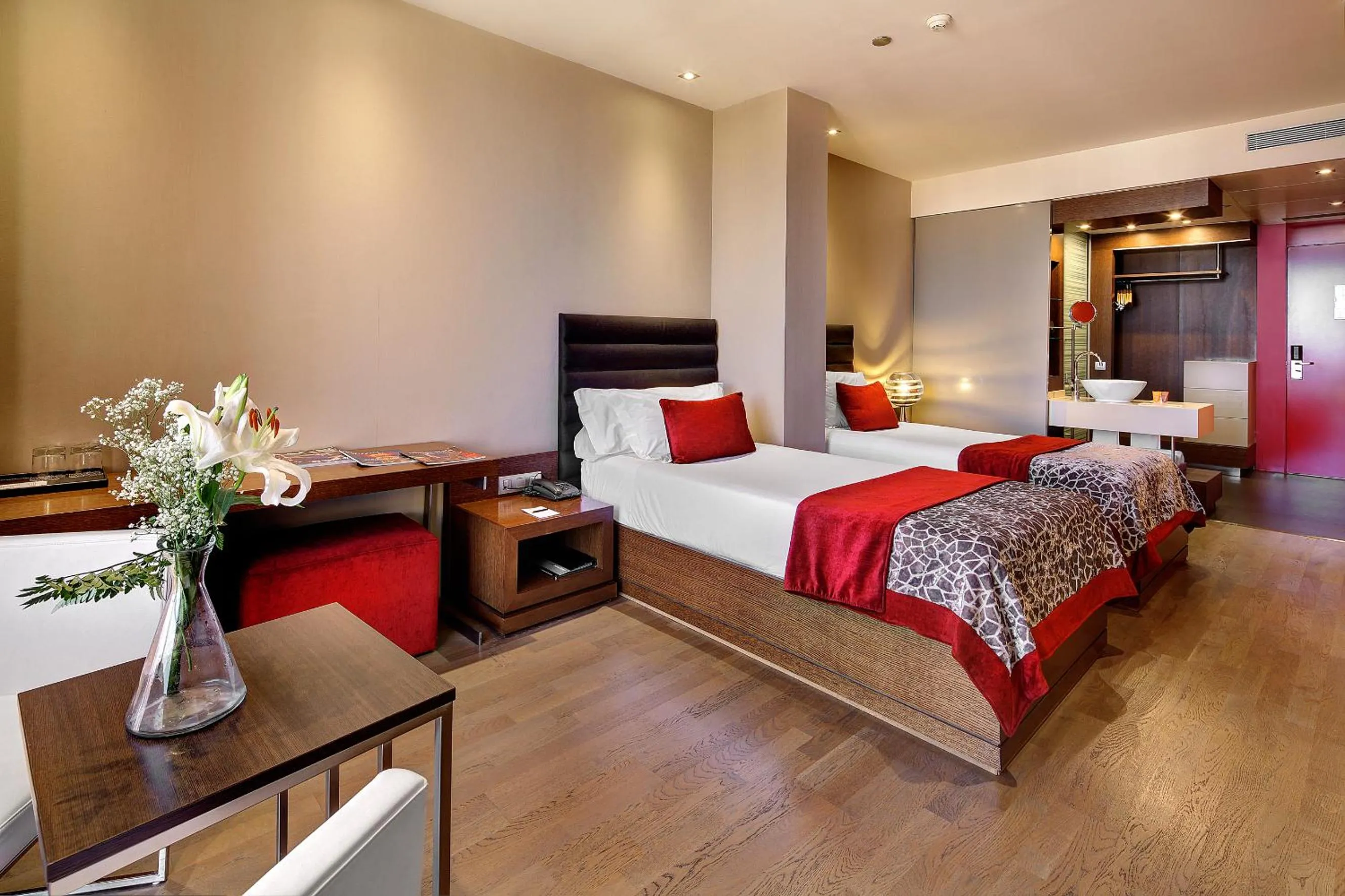 Toilet, Bed in Olivia Plaza Hotel