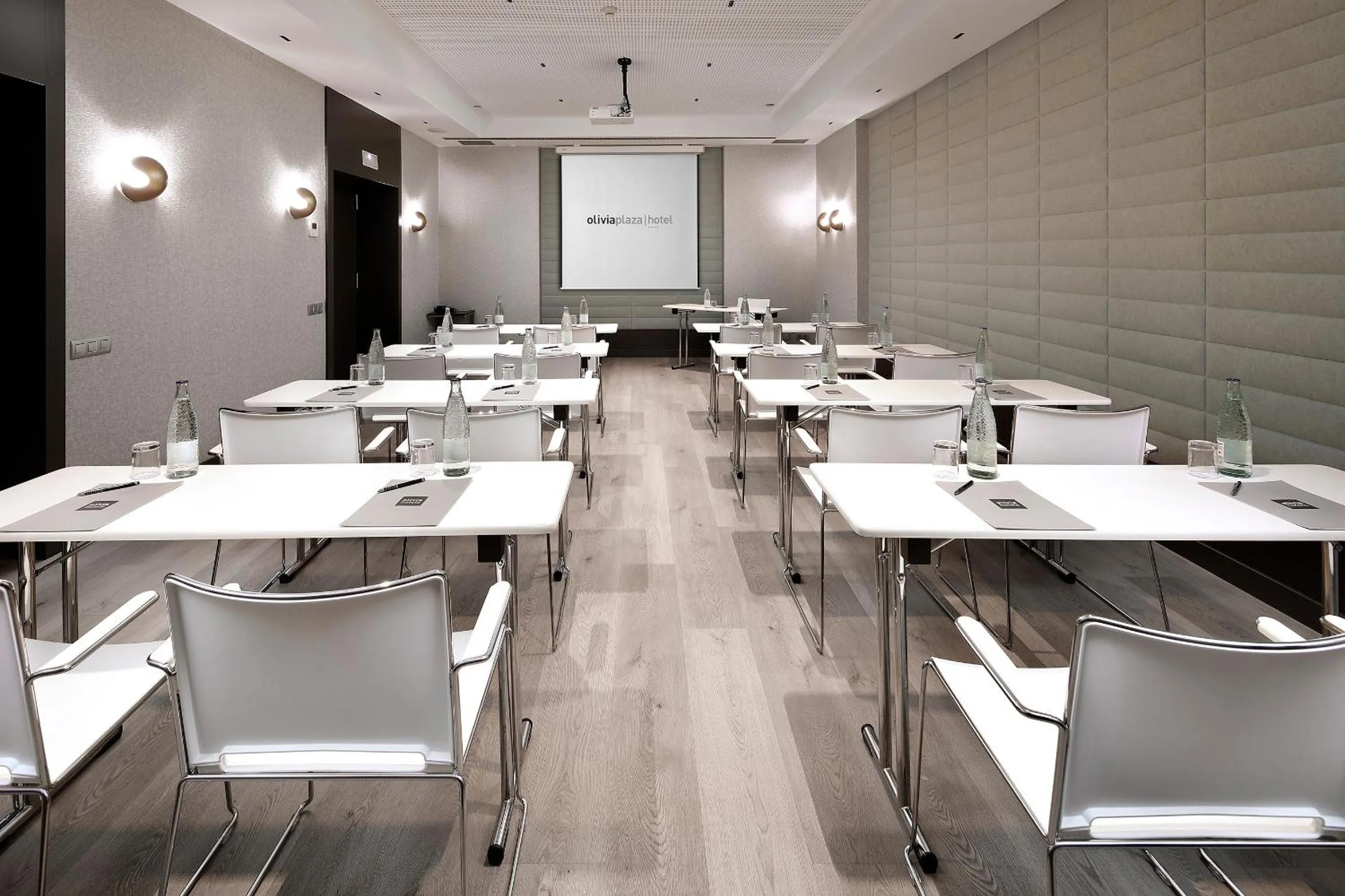 Meeting/conference room in Olivia Plaza Hotel