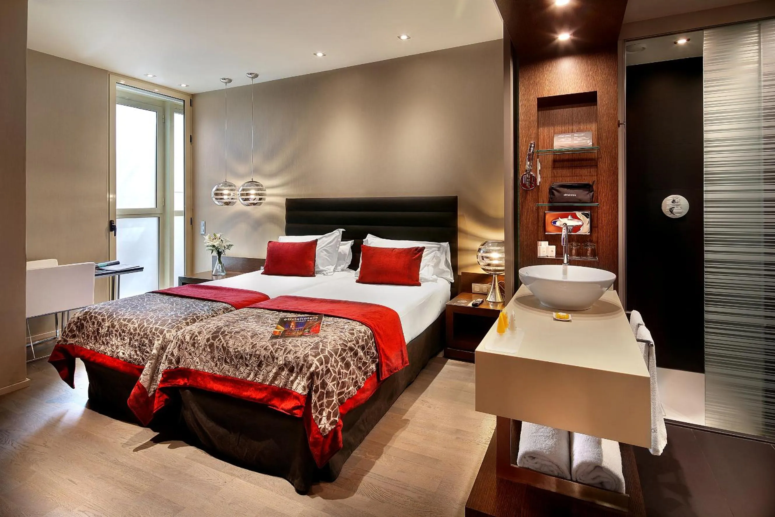 Toilet, Bed in Olivia Plaza Hotel