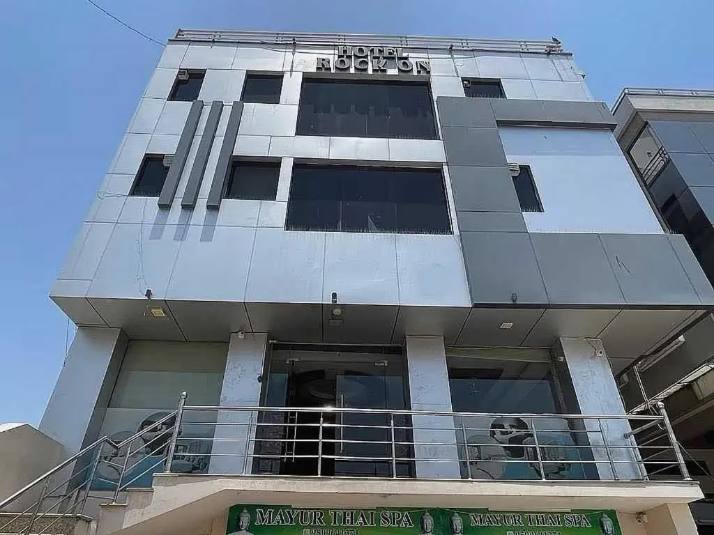 Facade/entrance in Silver Inn-2 Agarwal Farm Mansarovar