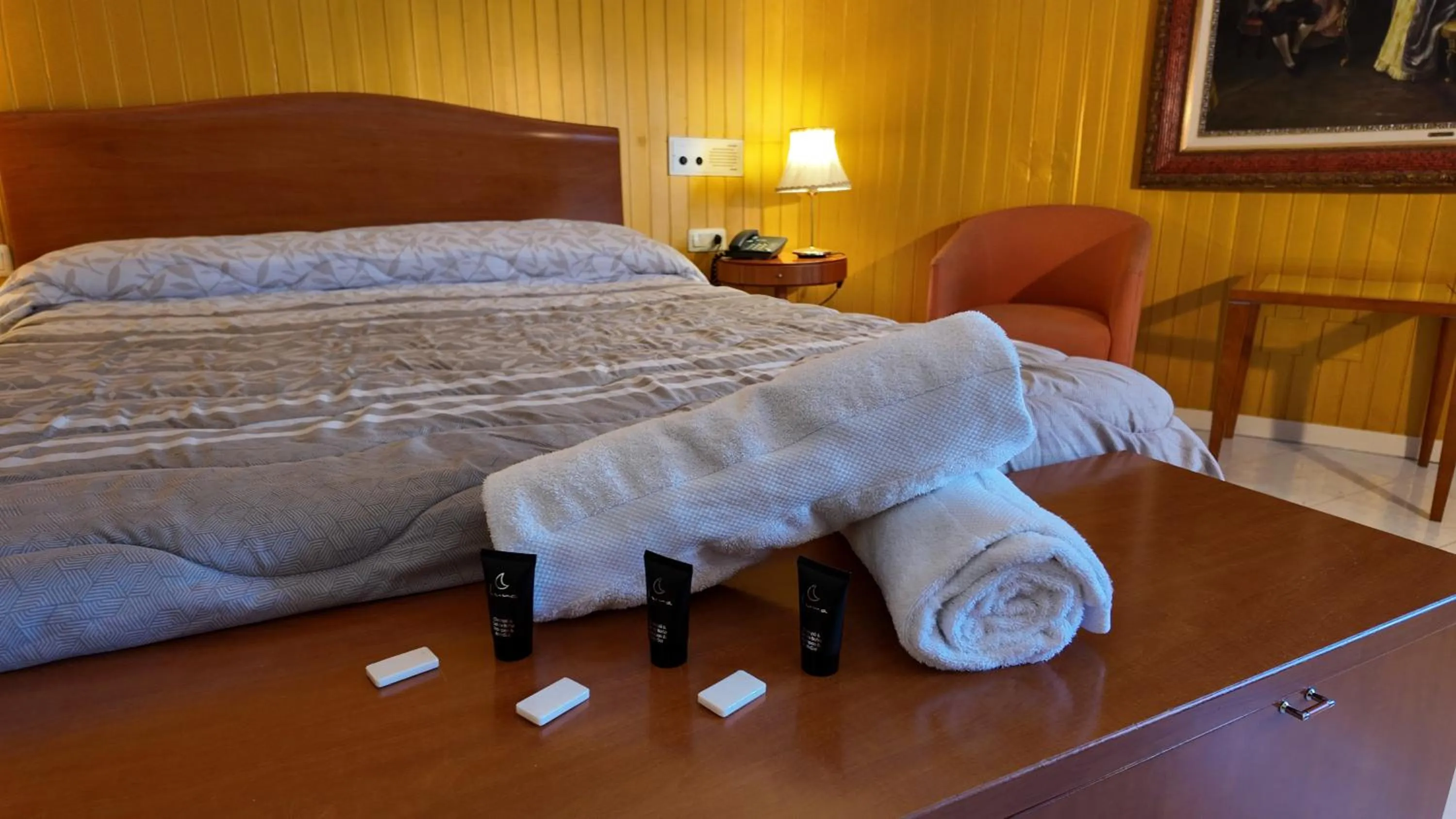 Bed in Ampuria Inn