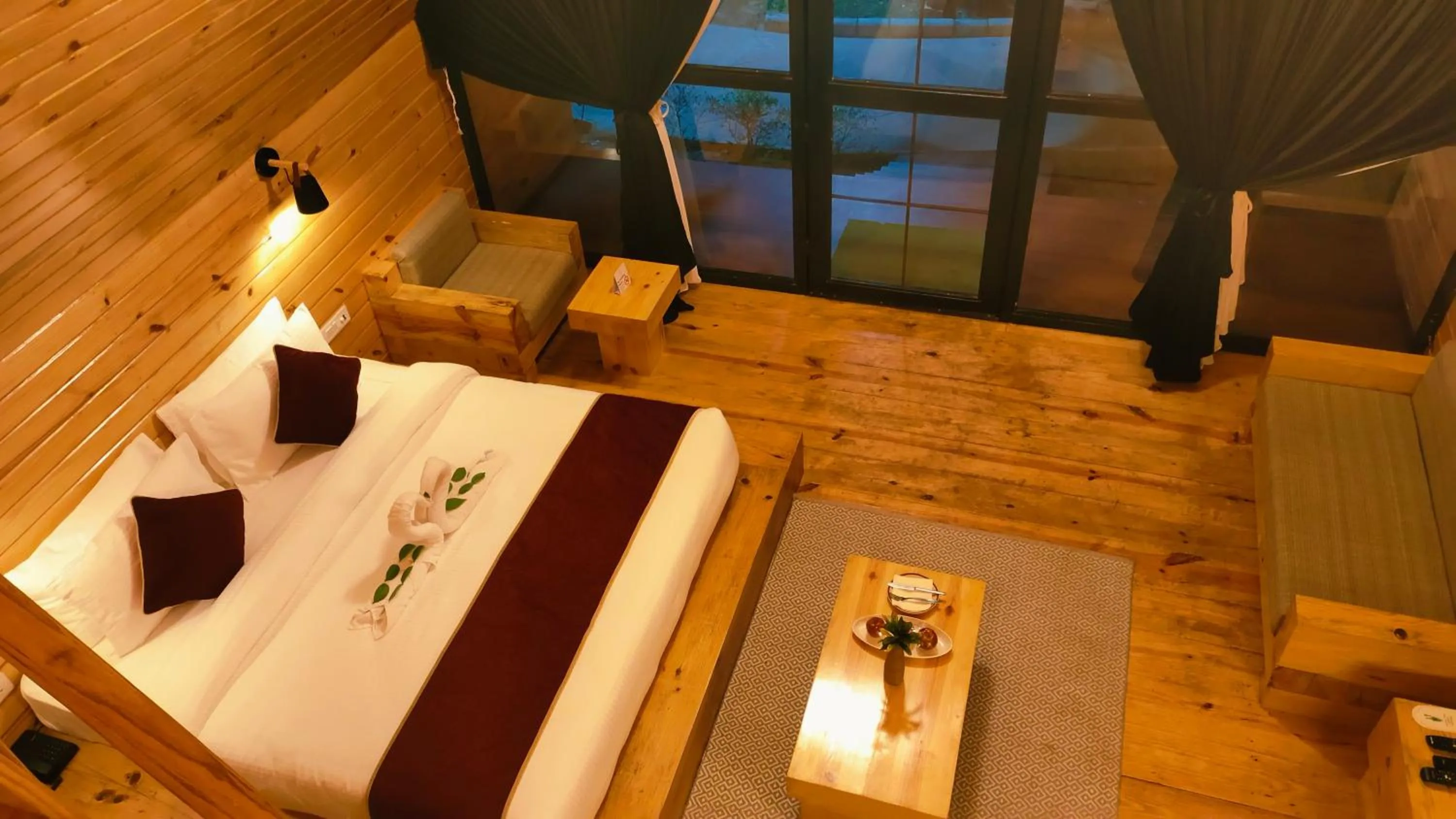 Bed in WelcomHeritage Tarangi Ramganga Resort