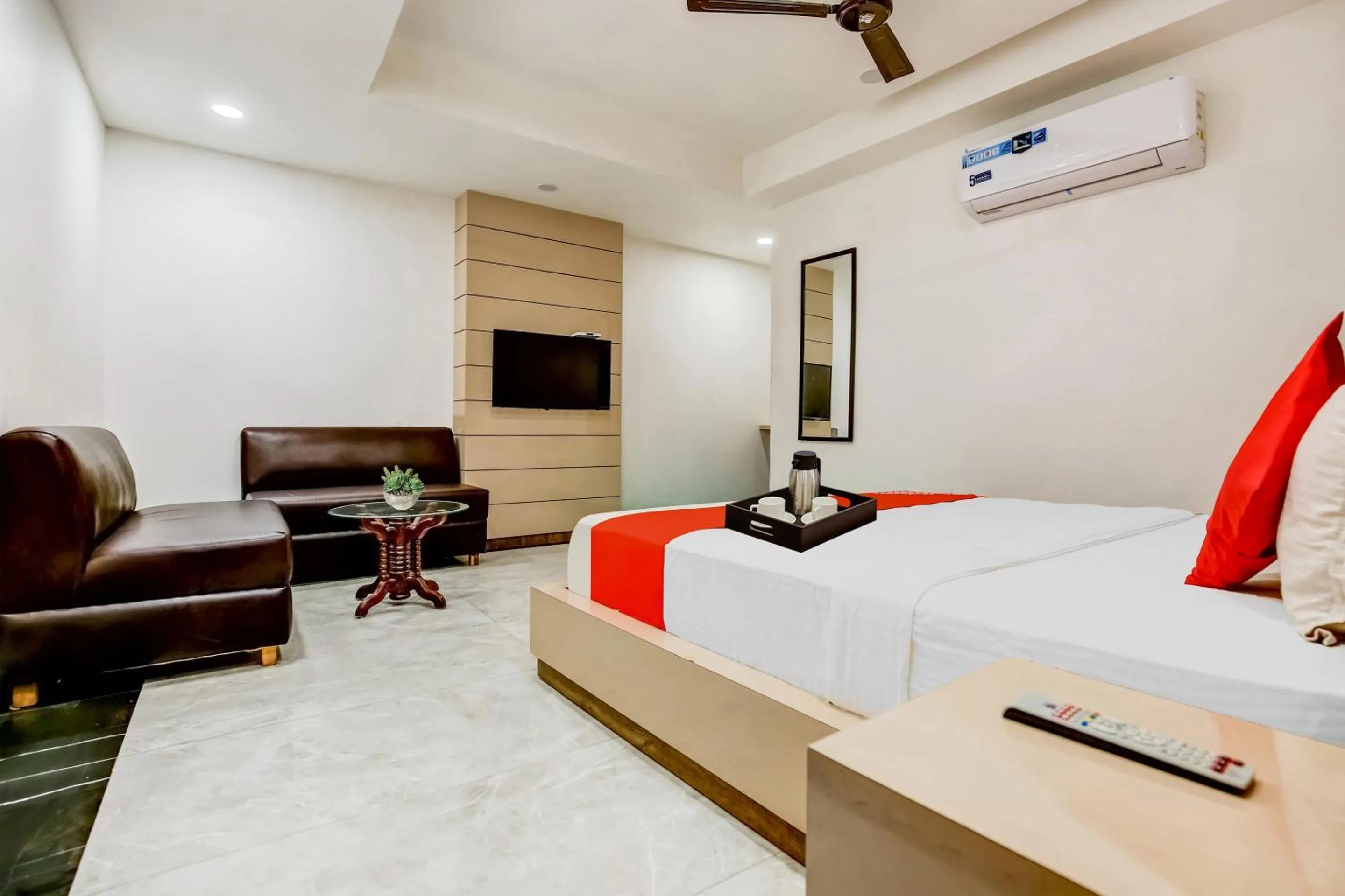 Bedroom in Hotel O Jo Jo