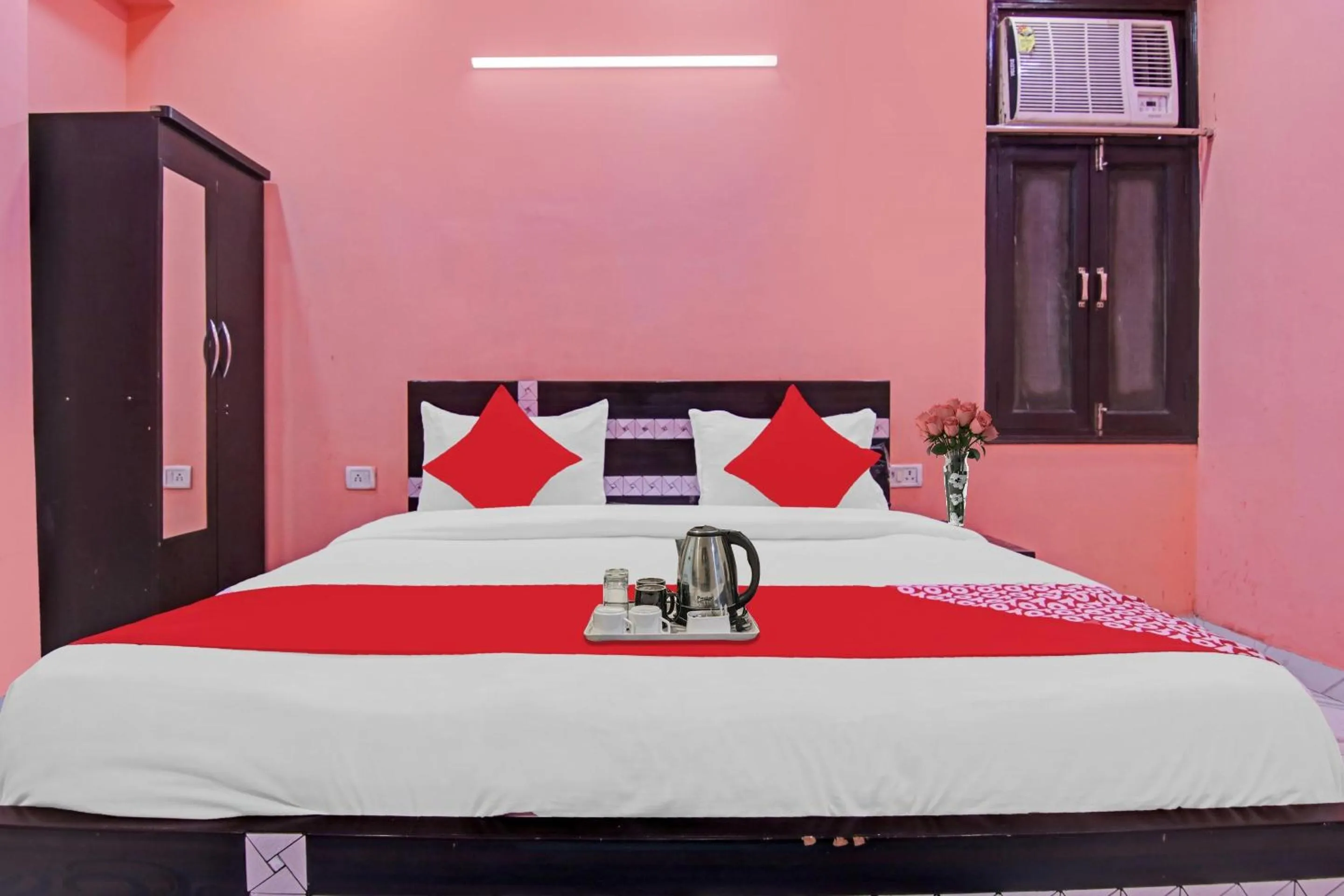 Bedroom, Bed in Super Hotel O Rishabh Inn