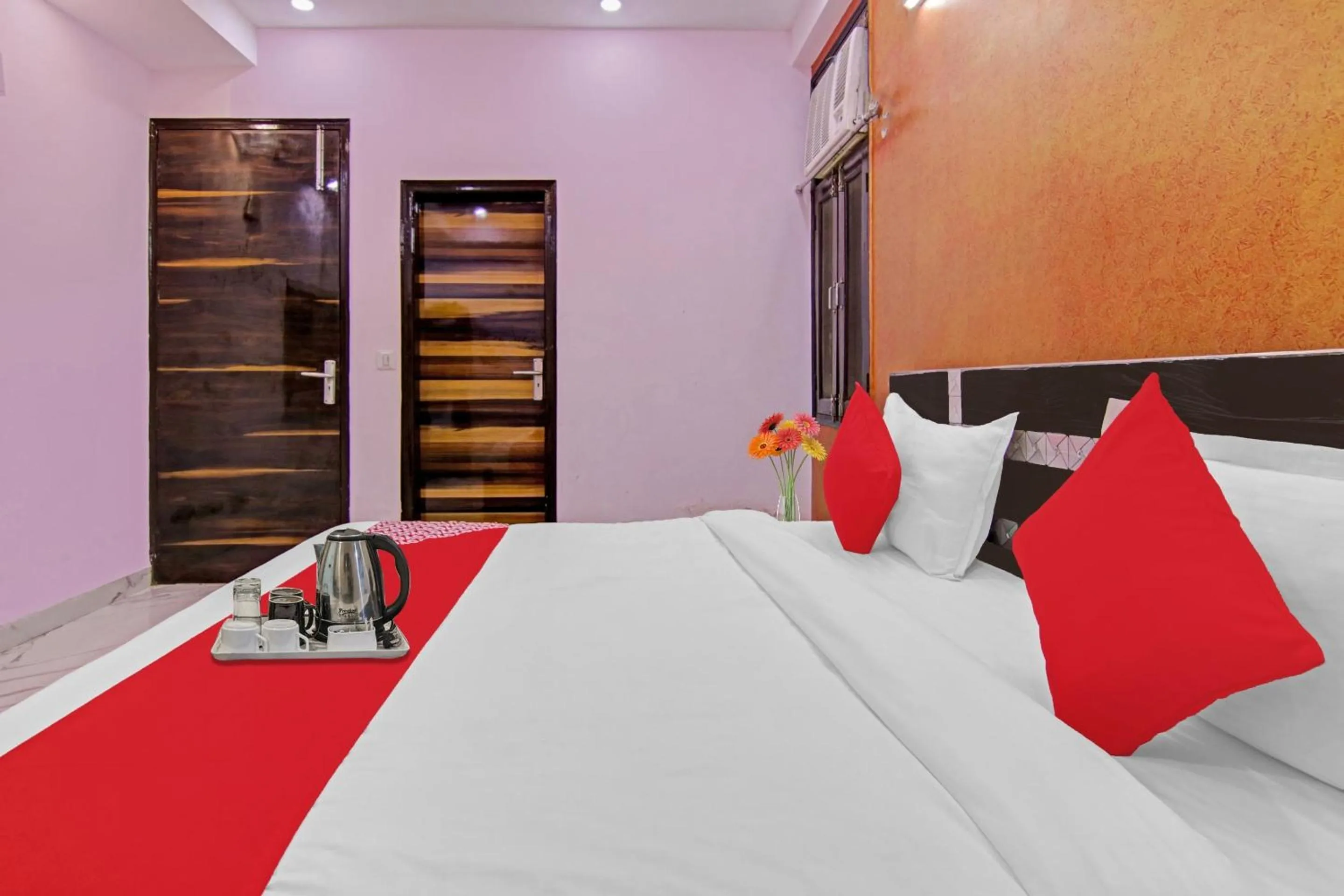 Bedroom, Bed in Super Hotel O Rishabh Inn