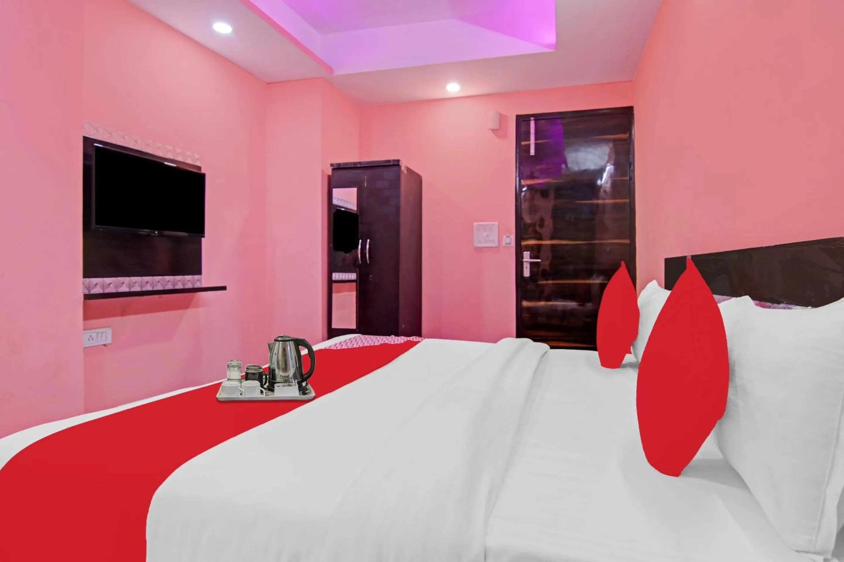 Bedroom, Bed in Super Hotel O Rishabh Inn